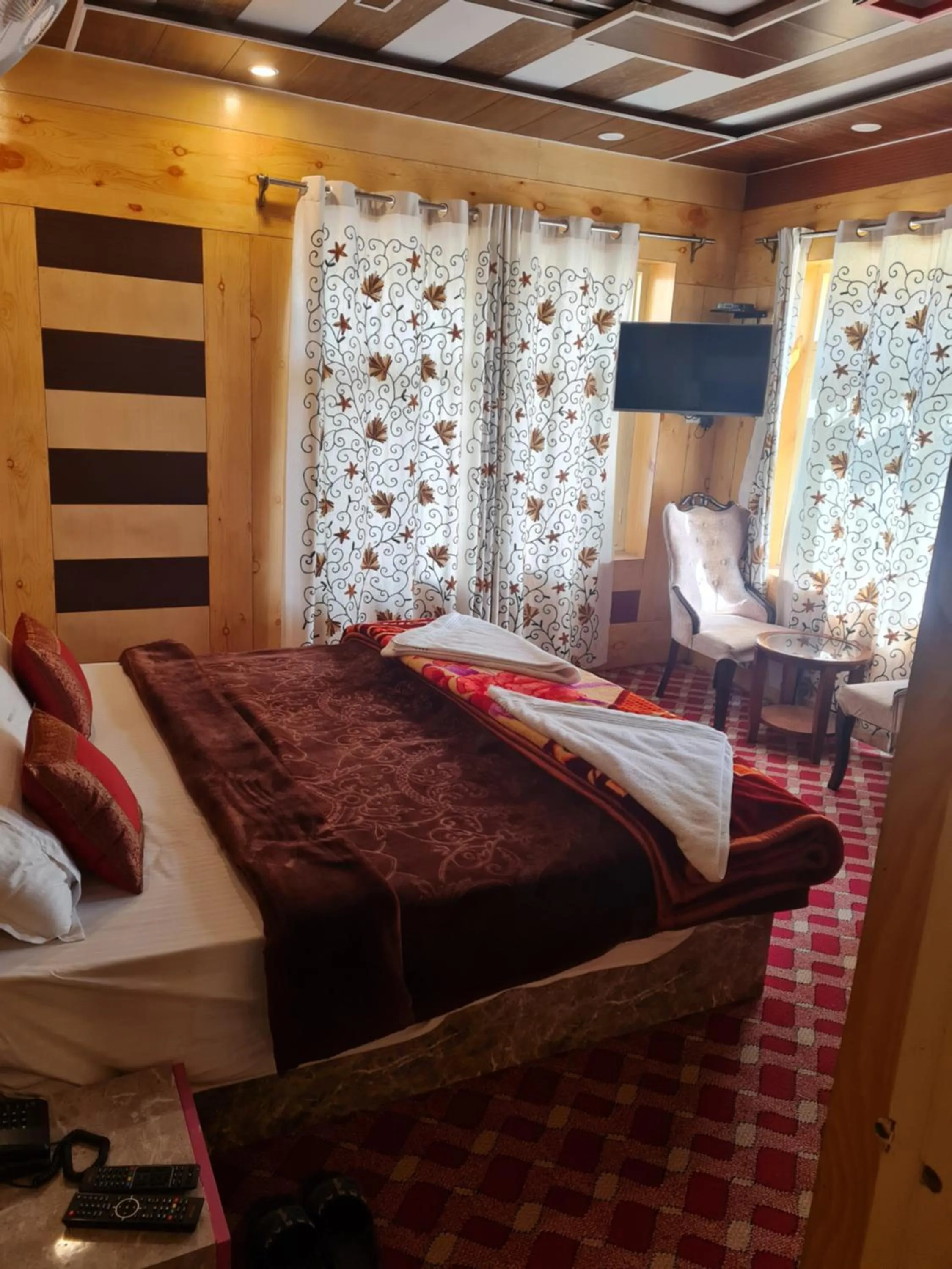 Bed in Hotel Intermountain Sonamarg