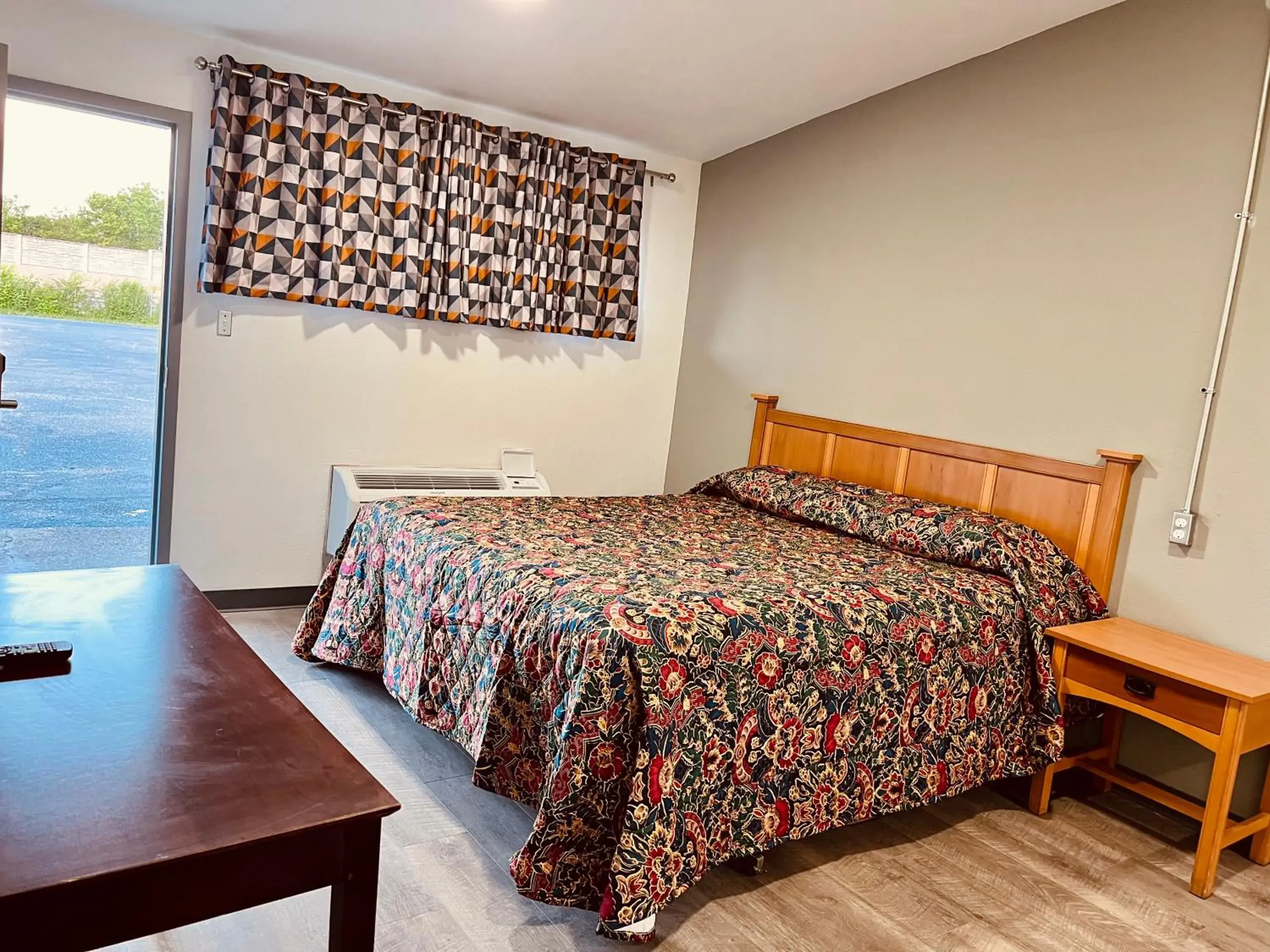 Standard Single Room in EXPRESS INN HOTEL DAYTON Standard Single Room in EXPRESS INN HOTEL DAYTON