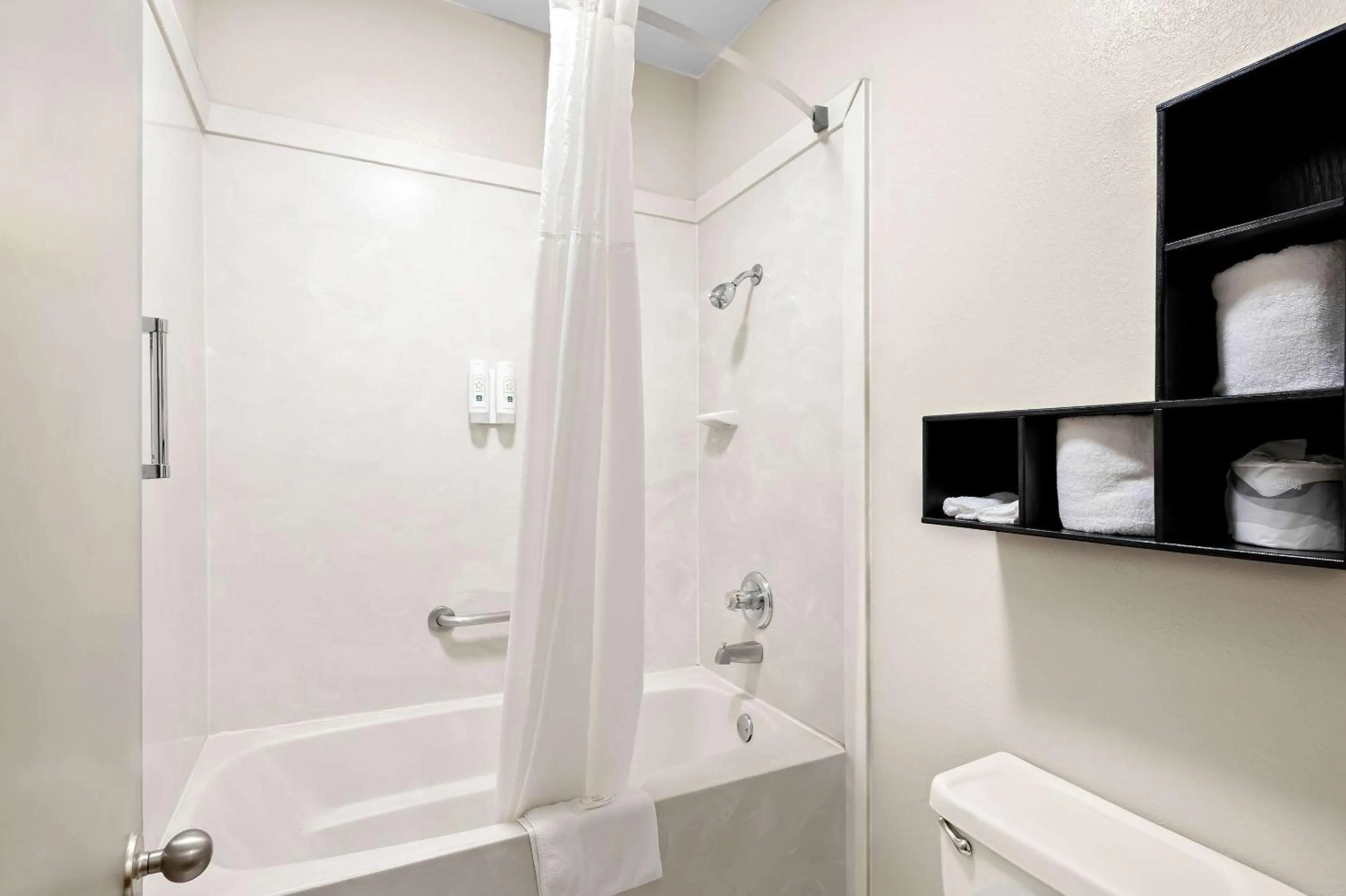 Bedroom in Quality Inn & Suites Monticello