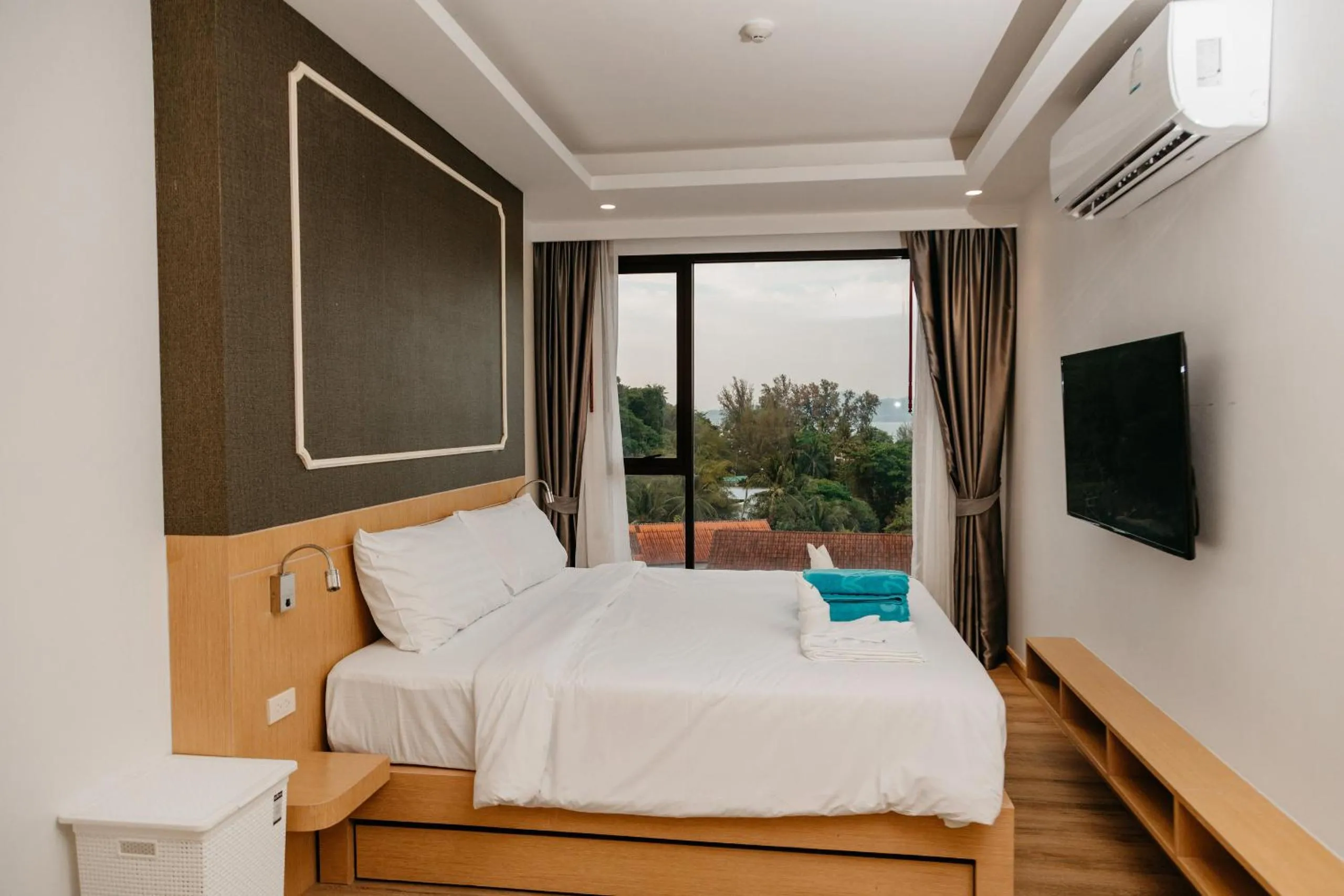 Bed in Aristo 2 Phuket, Surin beach