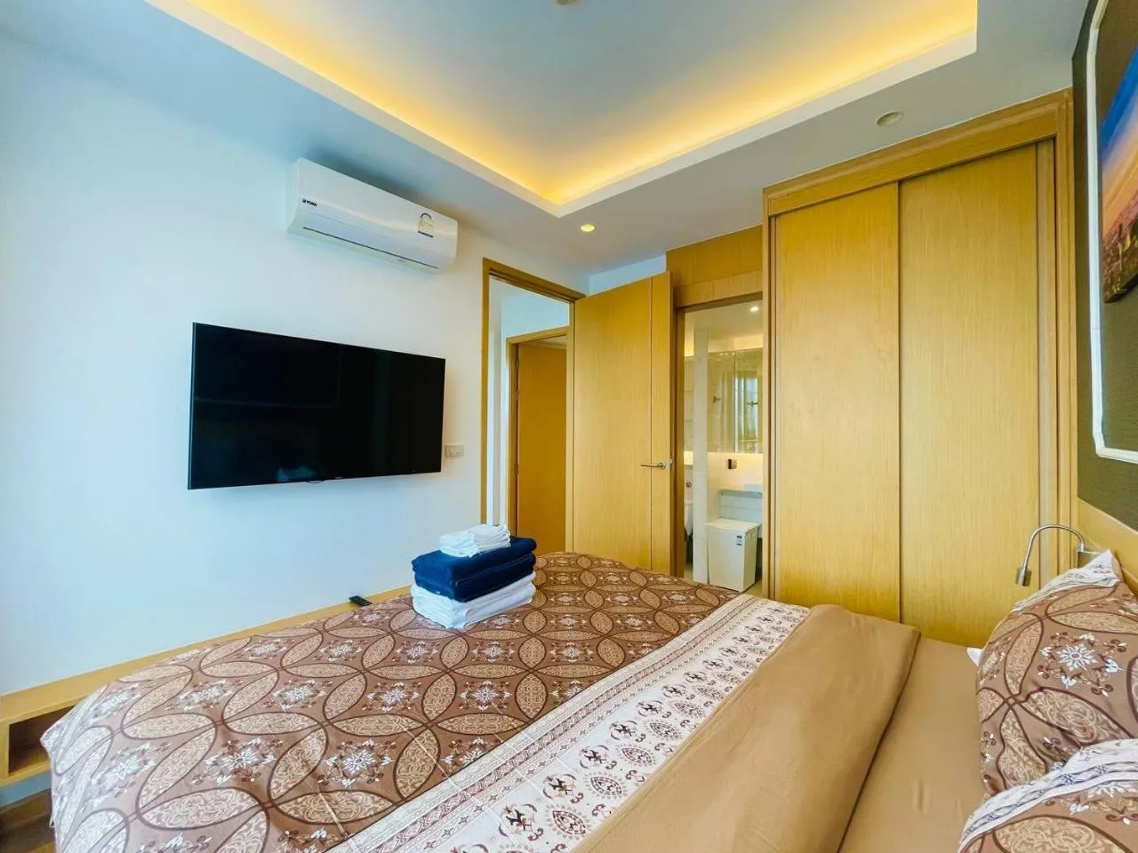 Bed in Aristo 2 Phuket, Surin beach
