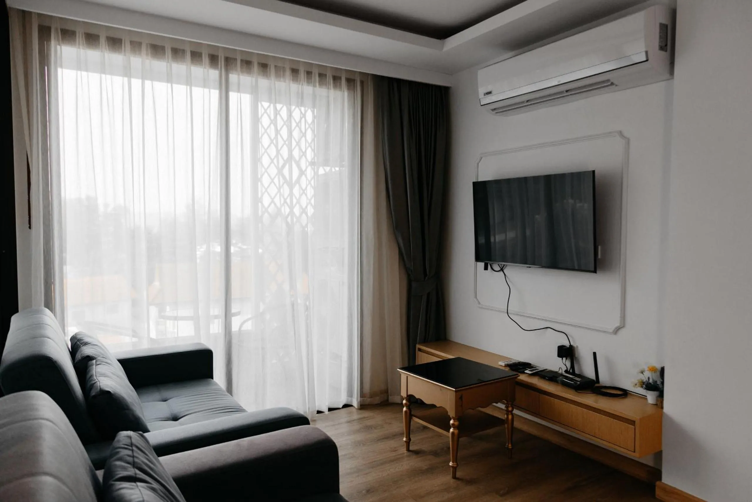 Communal lounge/ TV room in Aristo 2 Phuket, Surin beach