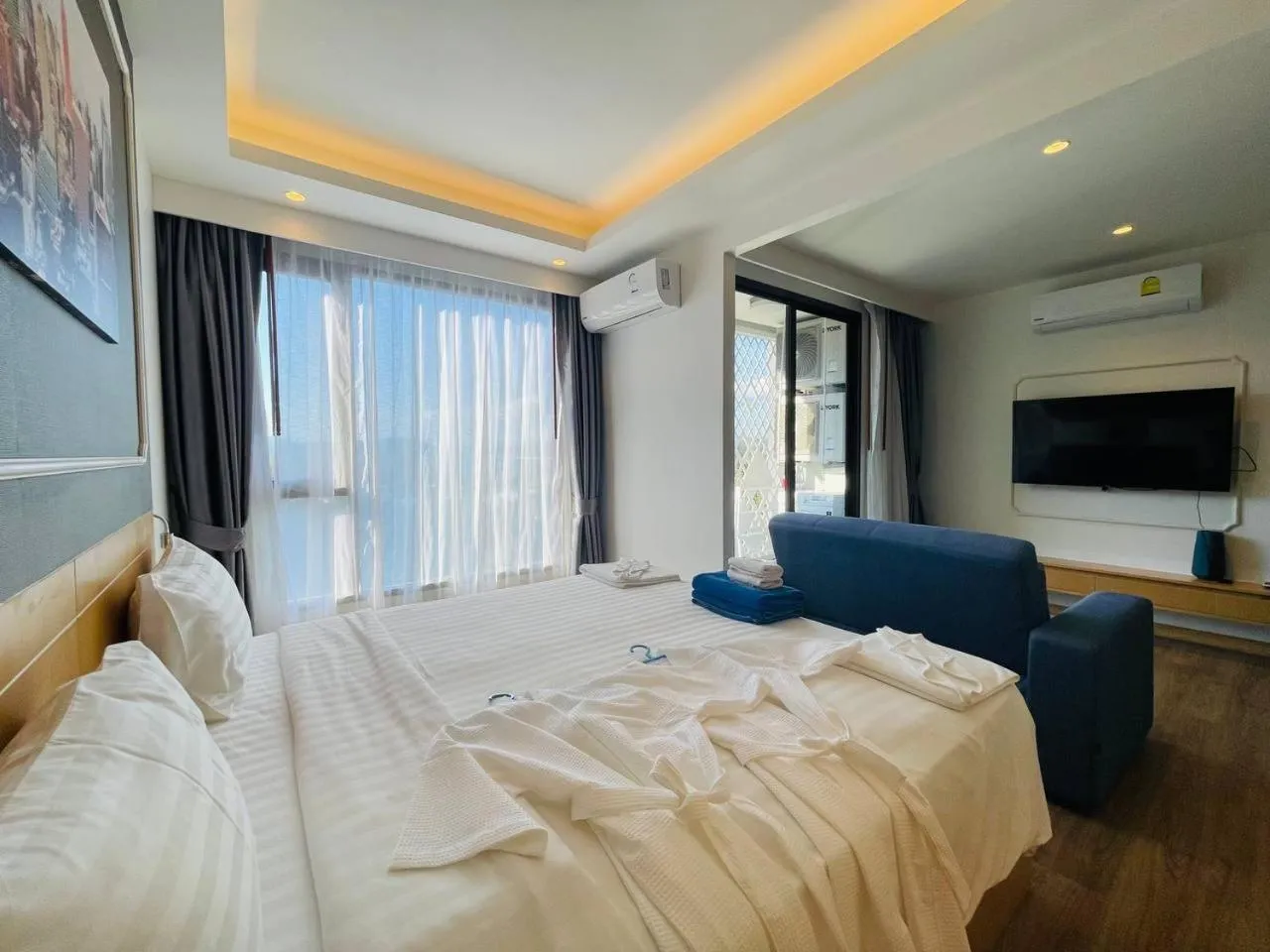 Bed in Aristo 2 Phuket, Surin beach