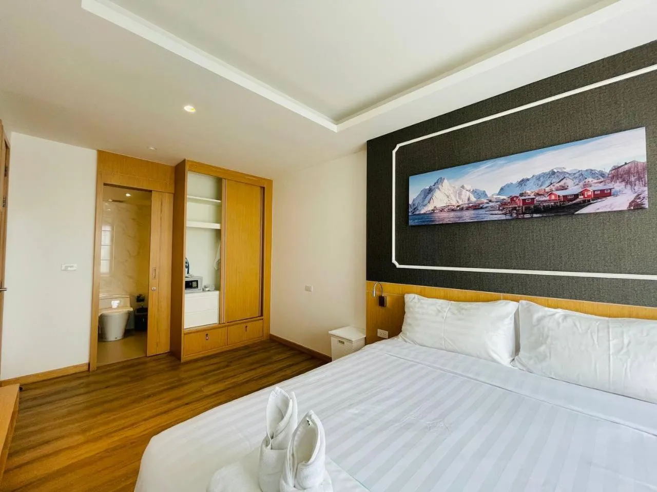 Bed in Aristo 2 Phuket, Surin beach