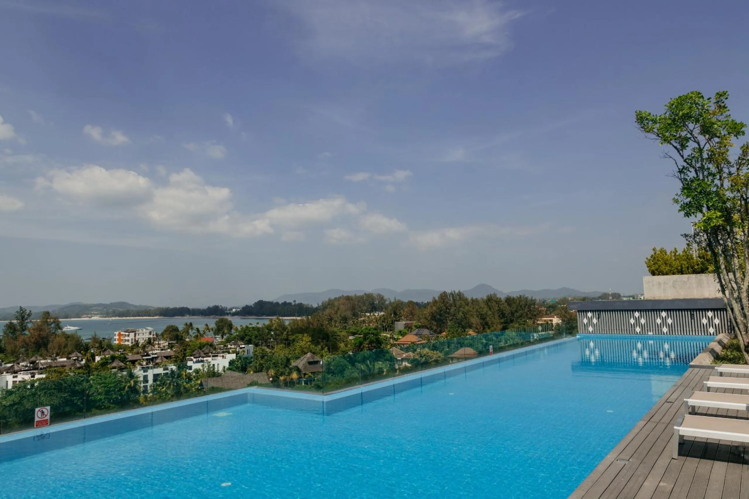 in Aristo 2 Phuket, Surin beach