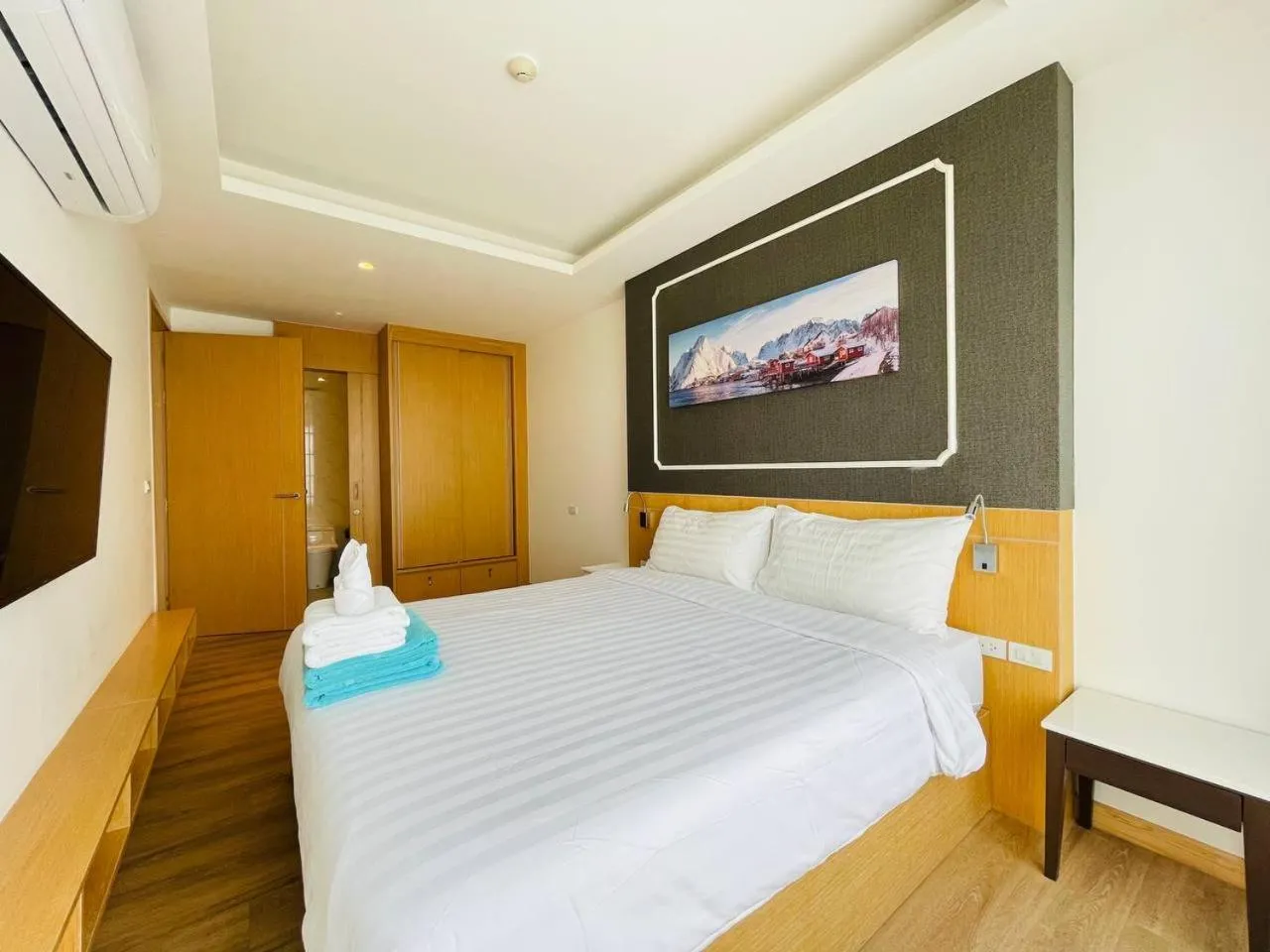 Bed in Aristo 2 Phuket, Surin beach