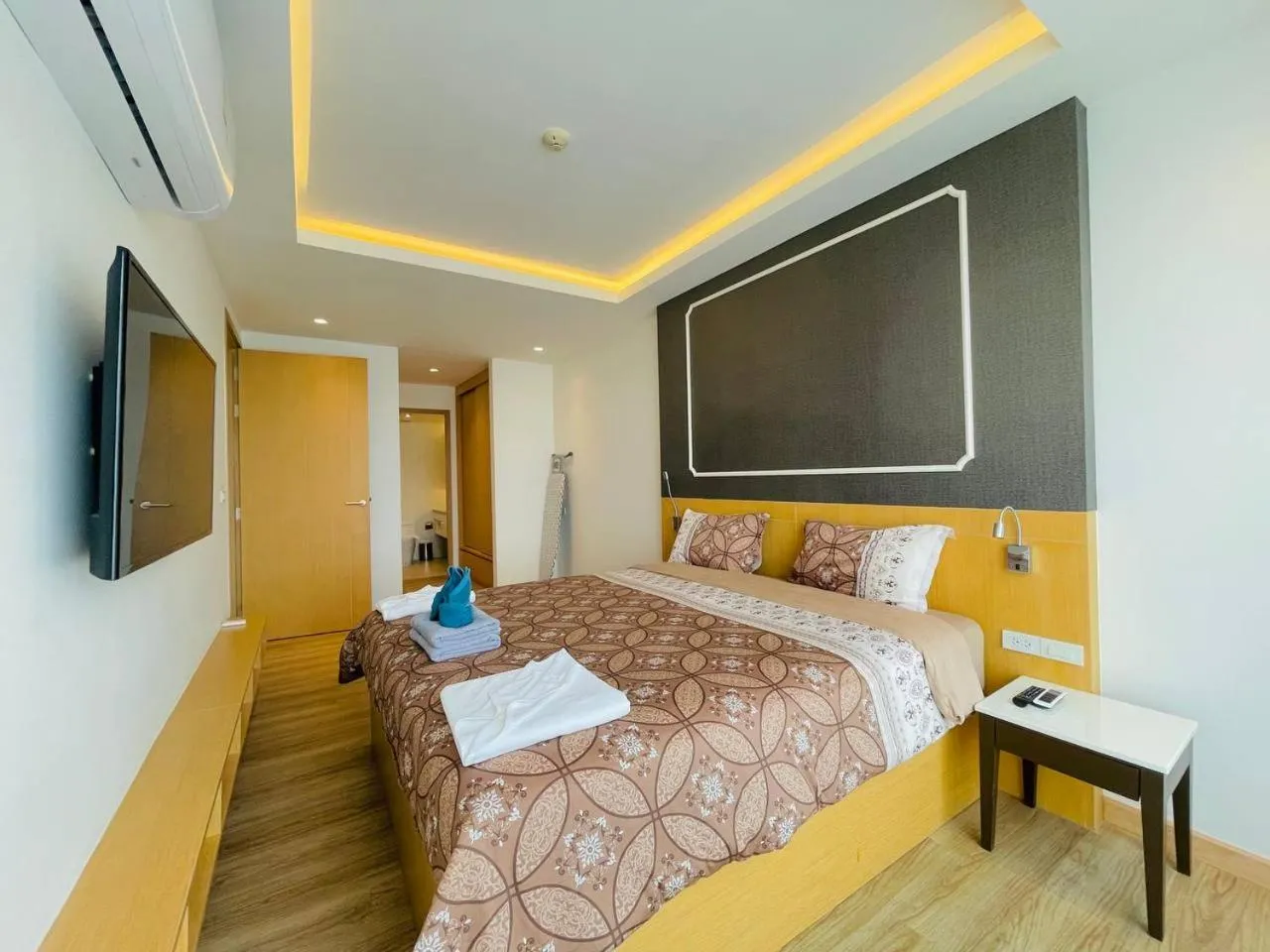 Bed in Aristo 2 Phuket, Surin beach
