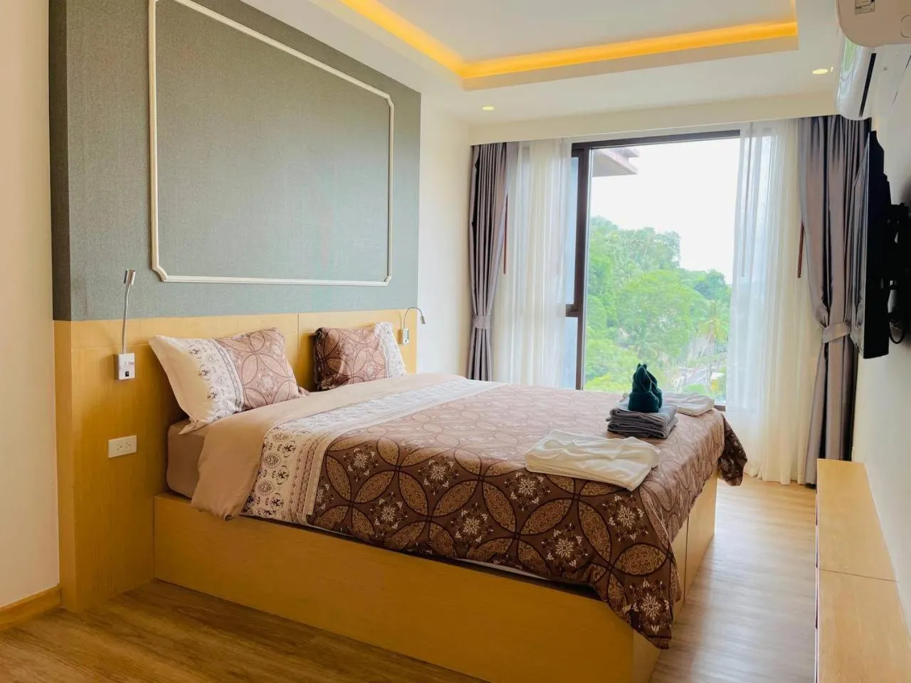 Bed in Aristo 2 Phuket, Surin beach