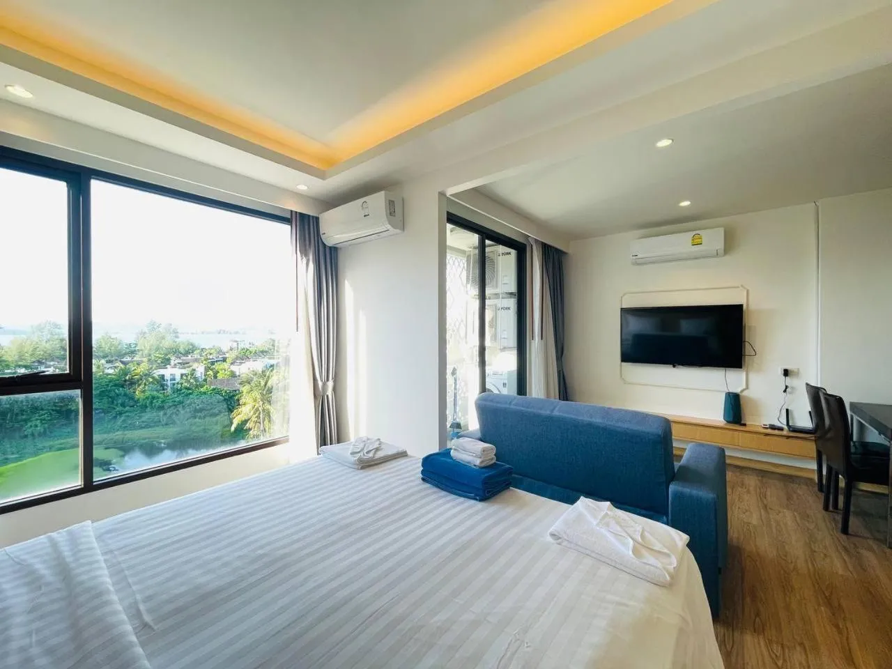 Bed in Aristo 2 Phuket, Surin beach