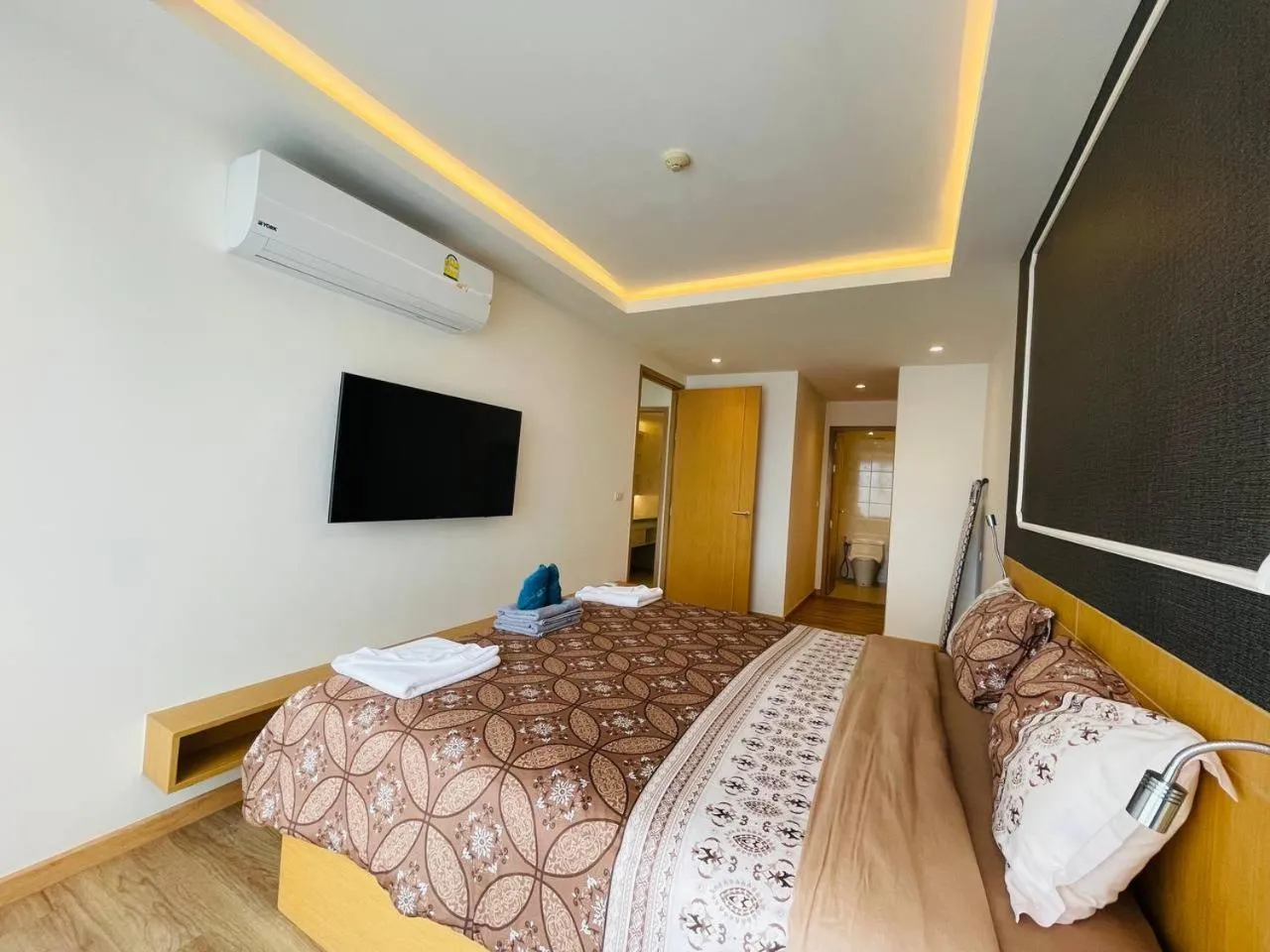 Bed in Aristo 2 Phuket, Surin beach