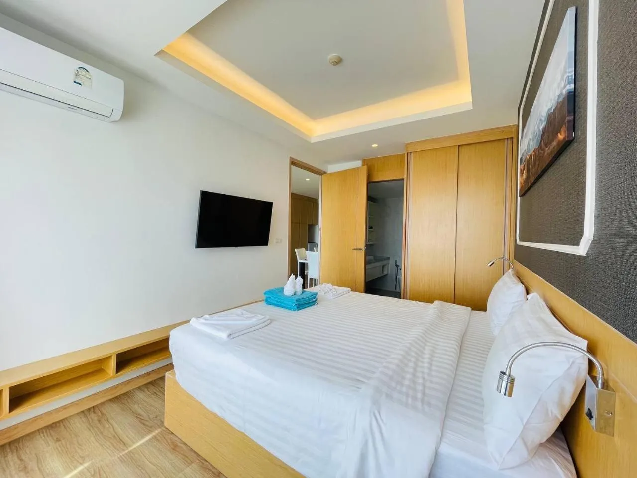 Bed in Aristo 2 Phuket, Surin beach