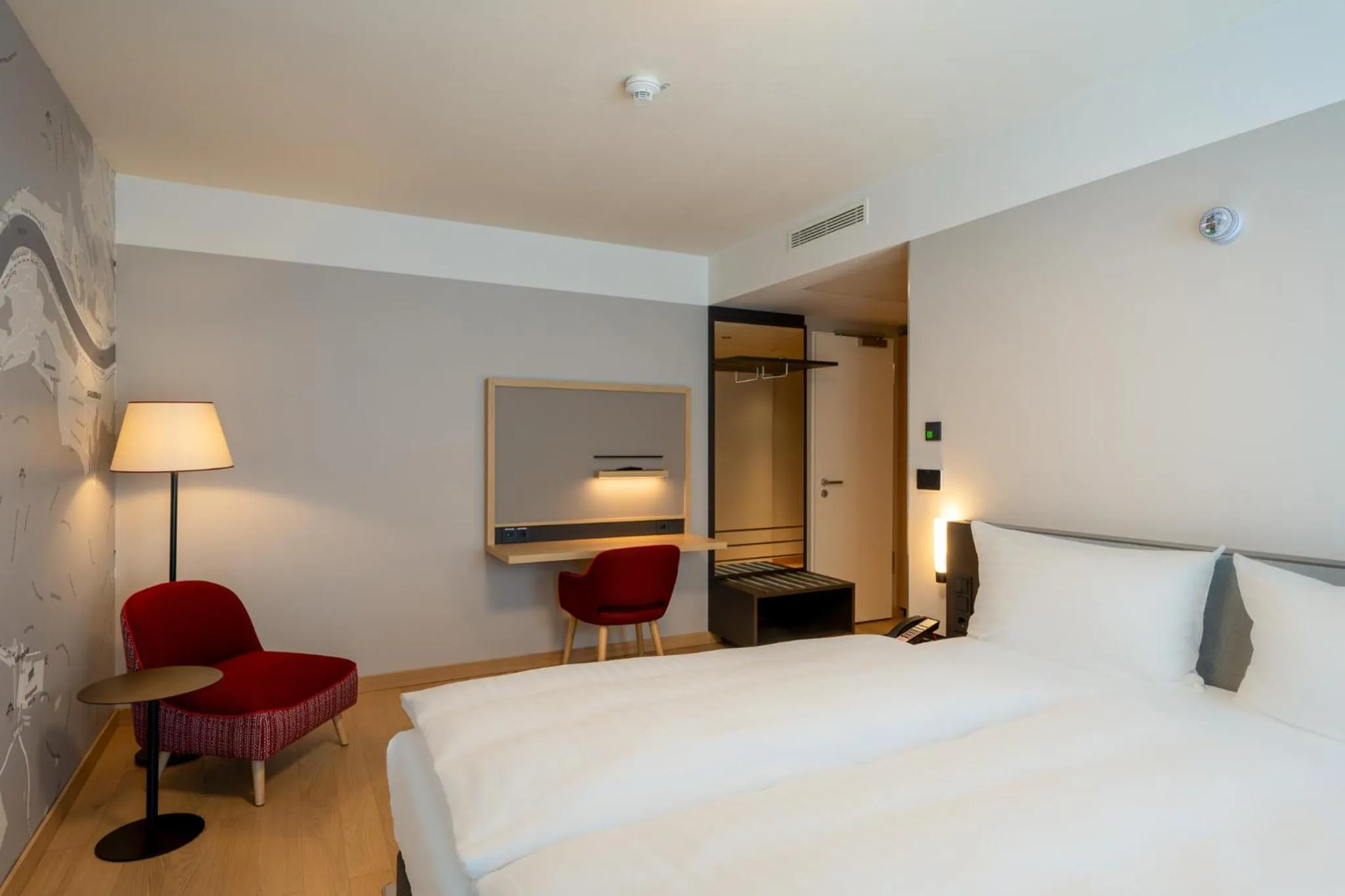 Business Queen Room - single occupancy - Disability Access in IntercityHotel Heidelberg