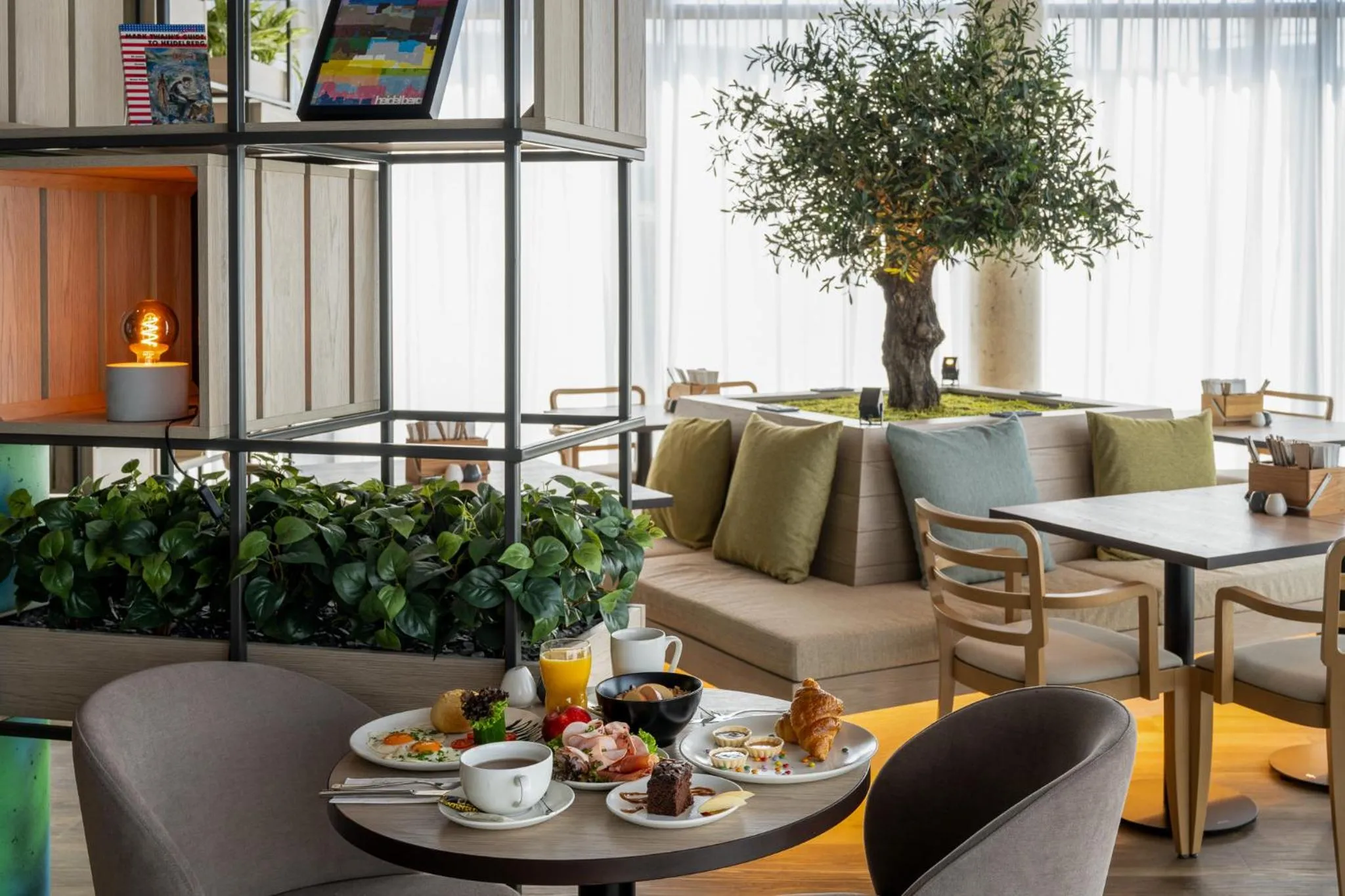 Restaurant/places to eat in IntercityHotel Heidelberg