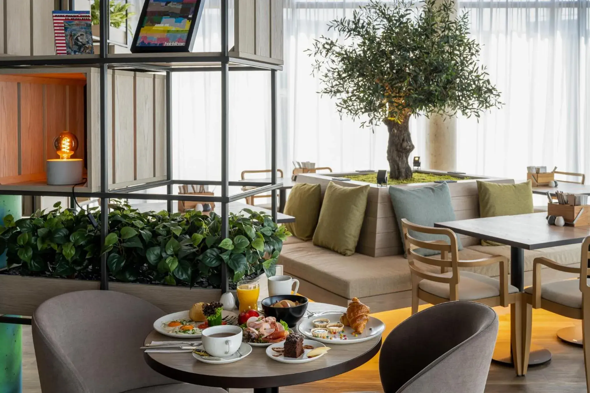 Restaurant/places to eat in IntercityHotel Heidelberg Restaurant/places to eat in IntercityHotel Heidelberg