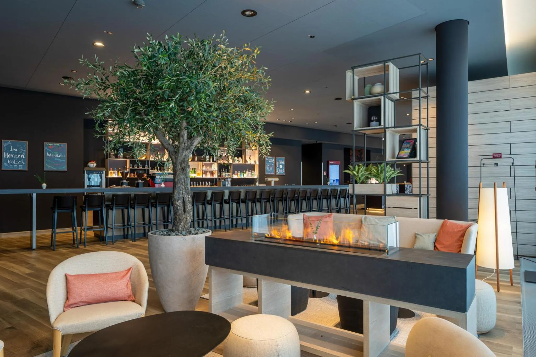 Lounge or bar in IntercityHotel Heidelberg
