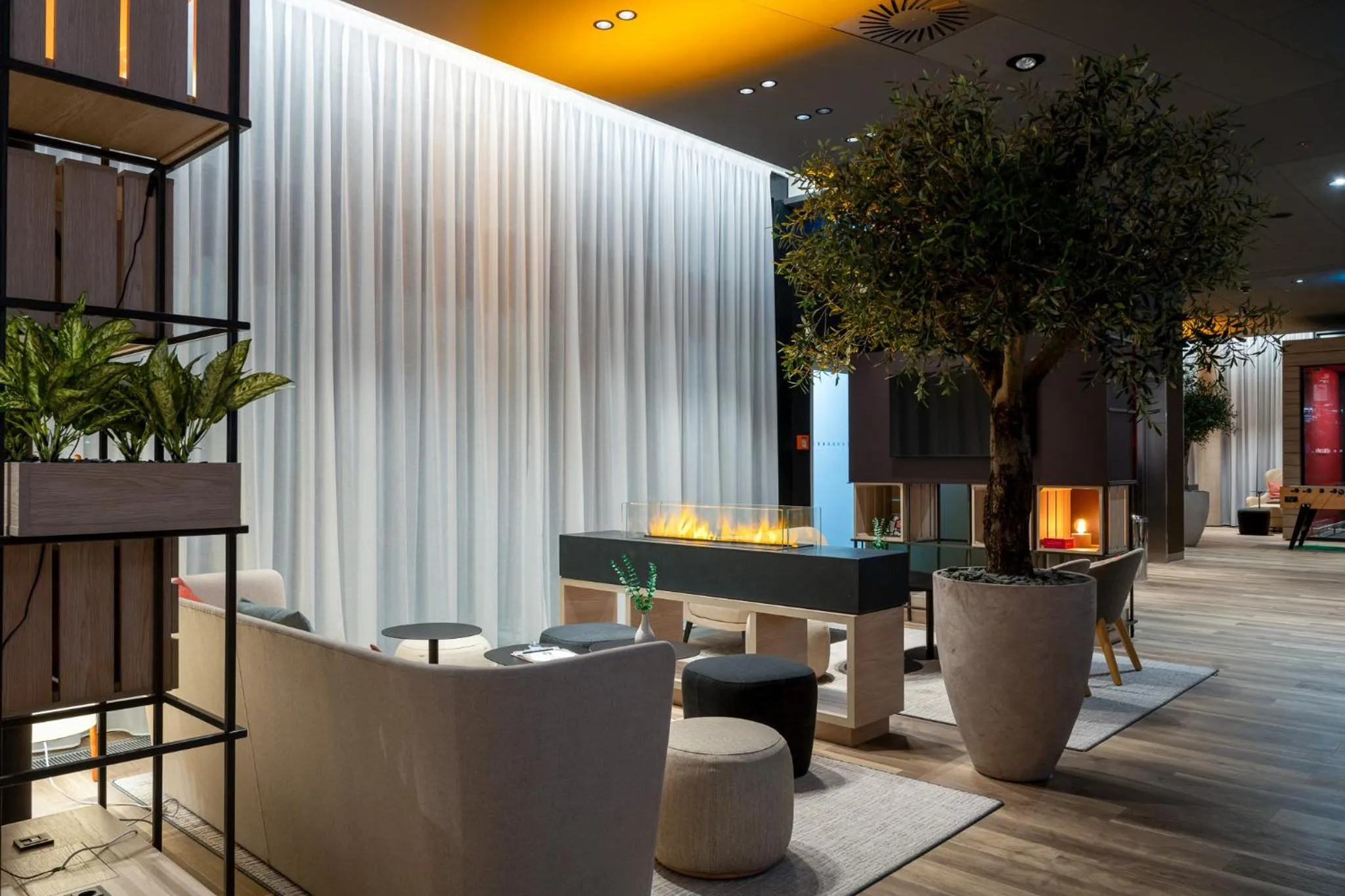 Lobby or reception in IntercityHotel Heidelberg