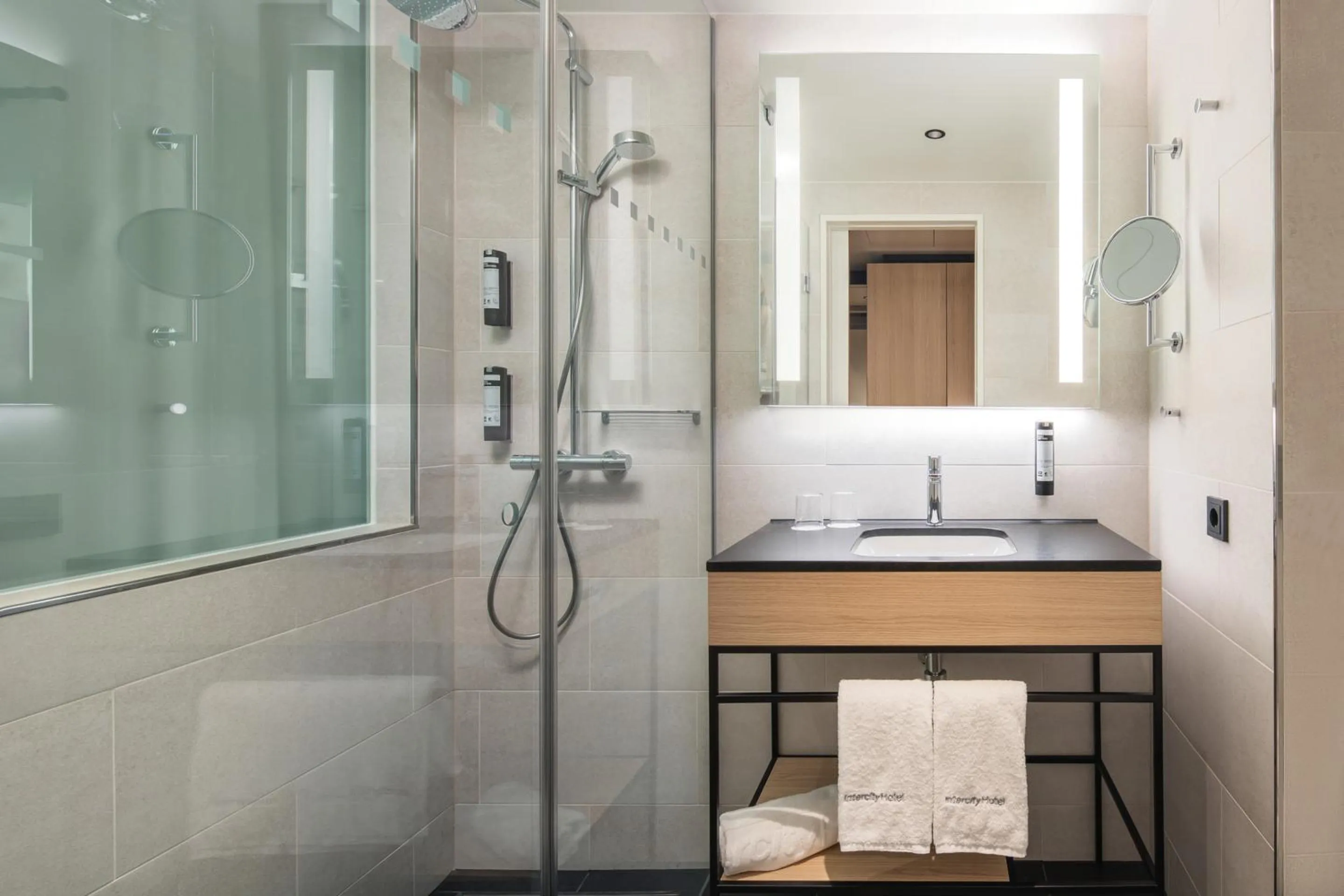 Shower in IntercityHotel Heidelberg