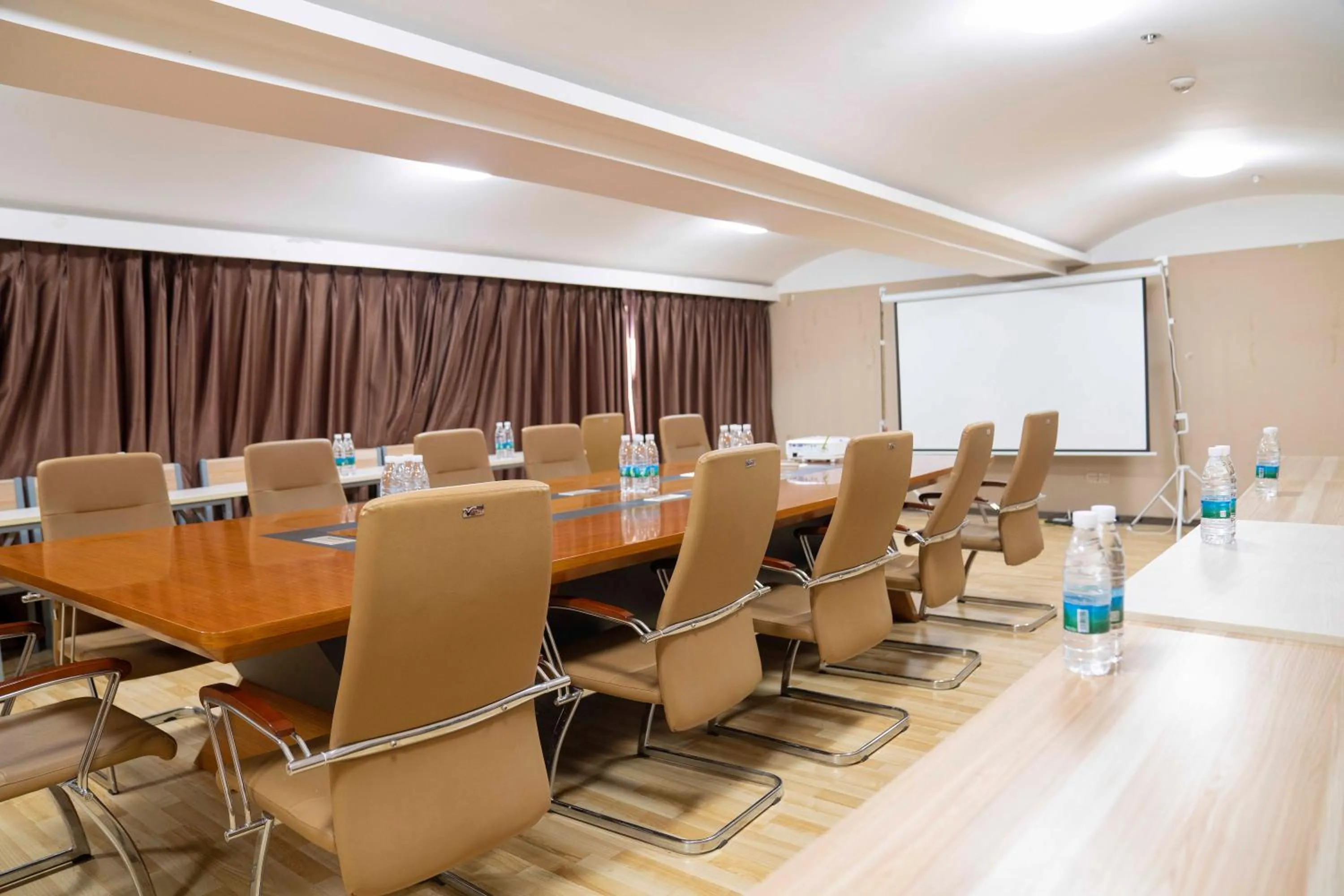 Meeting/conference room in 7 Days Premium - Kunming South High Speed Railway Station University Town Metro Station
