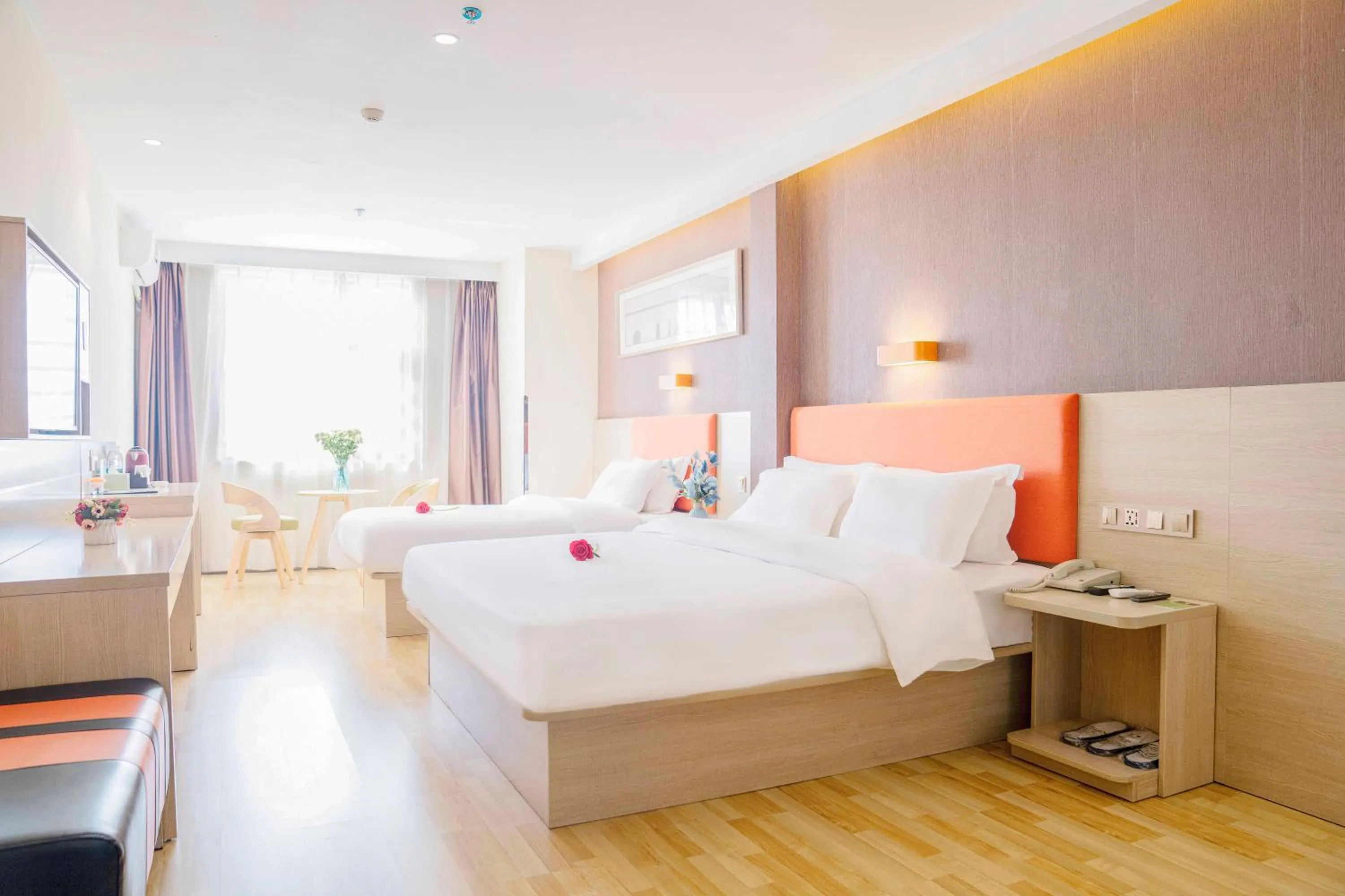 Photo of the whole room in 7 Days Premium - Kunming South High Speed Railway Station University Town Metro Station