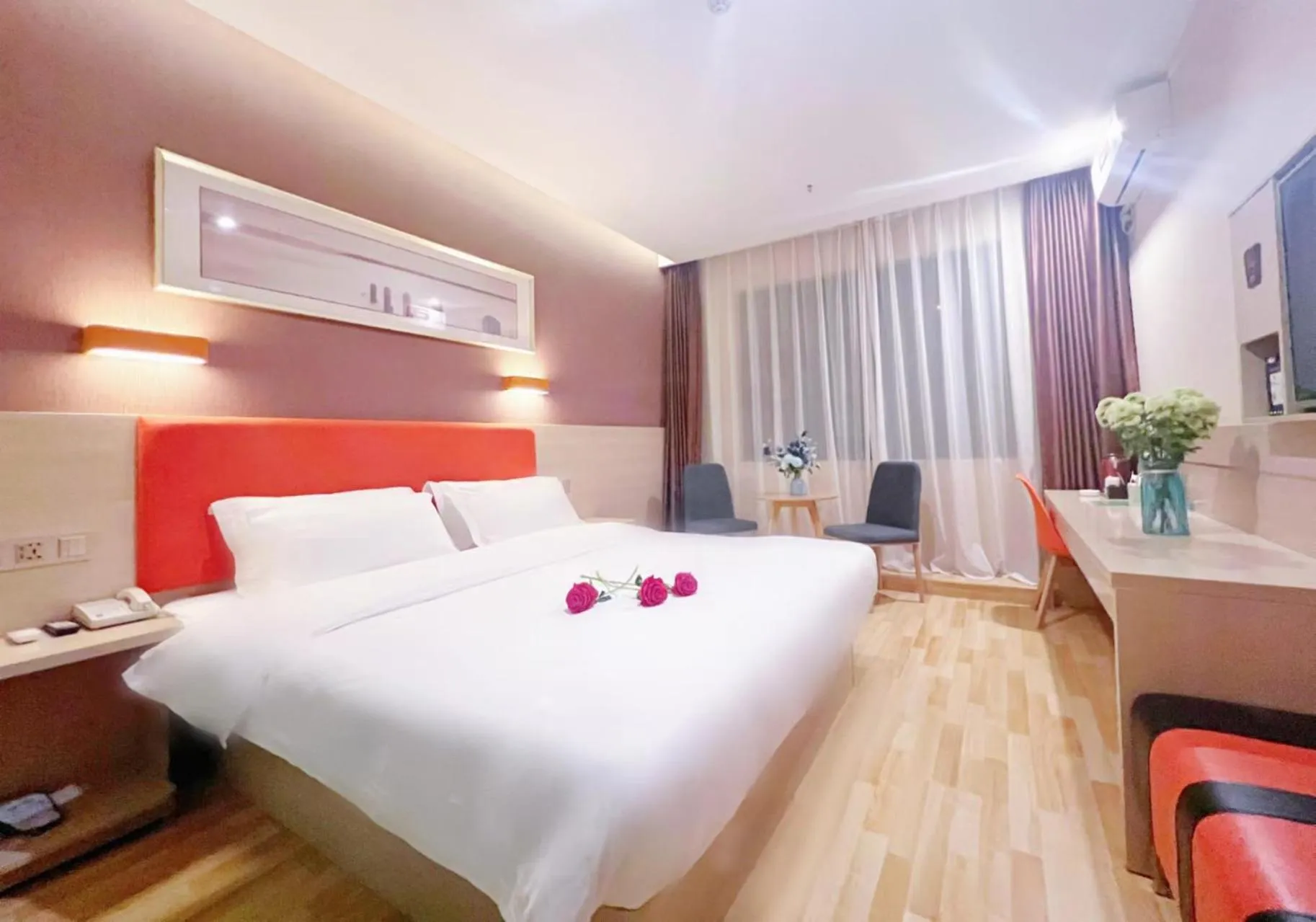 Photo of the whole room in 7 Days Premium - Kunming South High Speed Railway Station University Town Metro Station