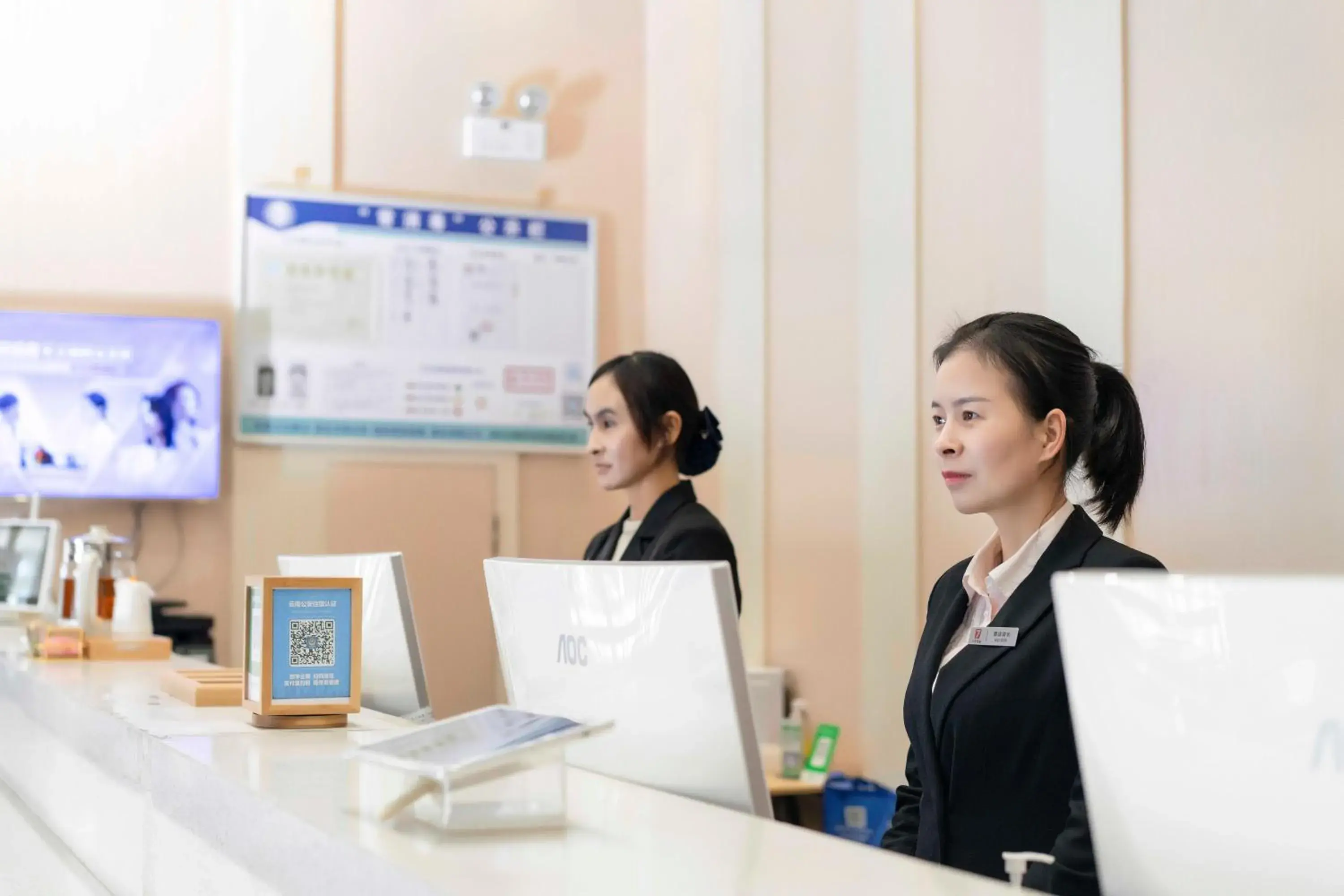 Lobby or reception in 7 Days Premium - Kunming South High Speed Railway Station University Town Metro Station Lobby or reception in 7 Days Premium - Kunming South High Speed Railway Station University Town Metro Station