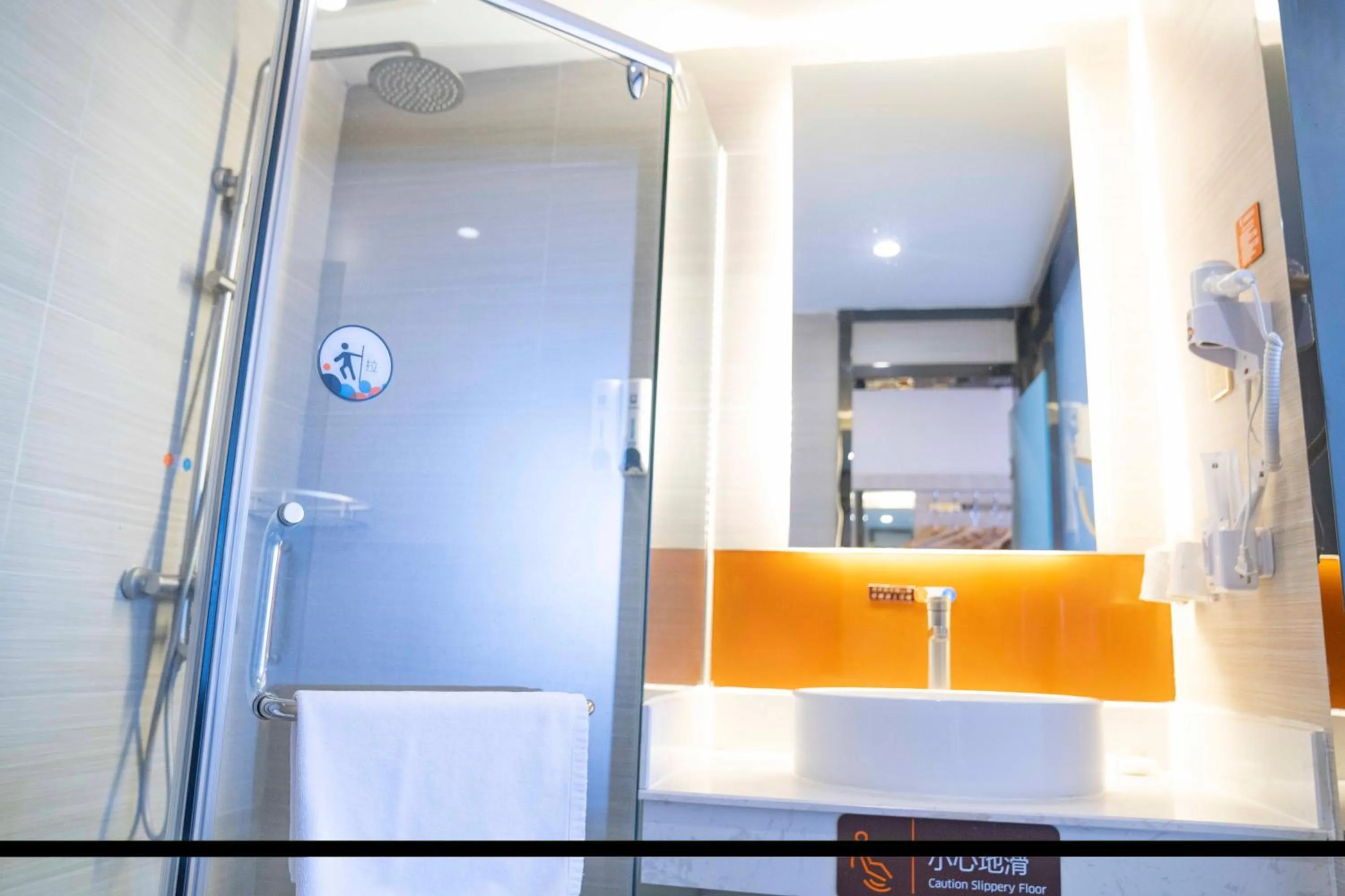 Shower in 7 Days Premium - Kunming South High Speed Railway Station University Town Metro Station