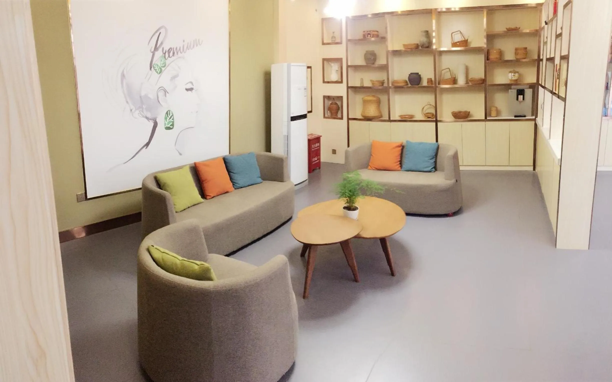 Seating area in 7 Days Premium - Kunming South High Speed Railway Station University Town Metro Station