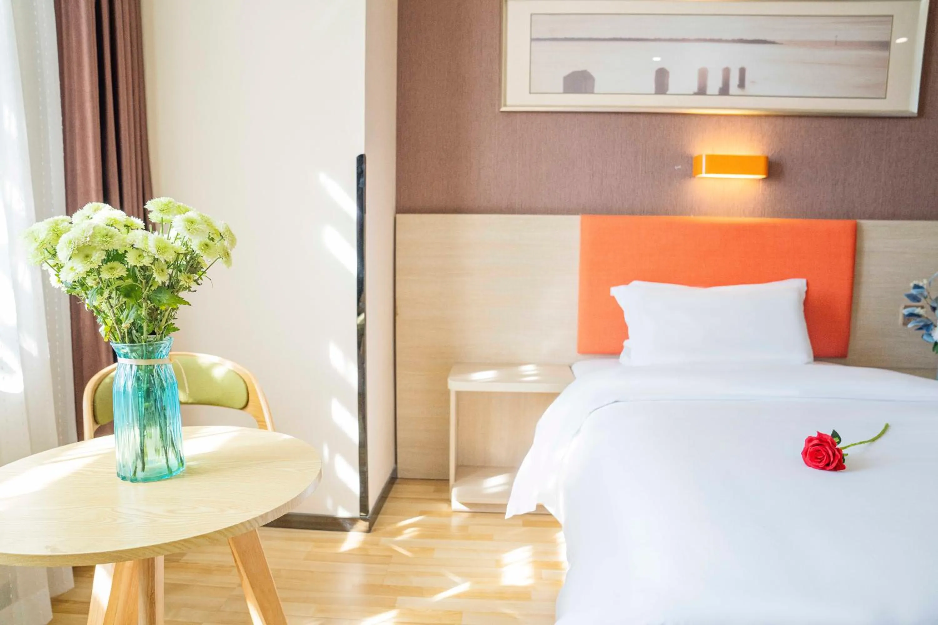 Bed in 7 Days Premium - Kunming South High Speed Railway Station University Town Metro Station