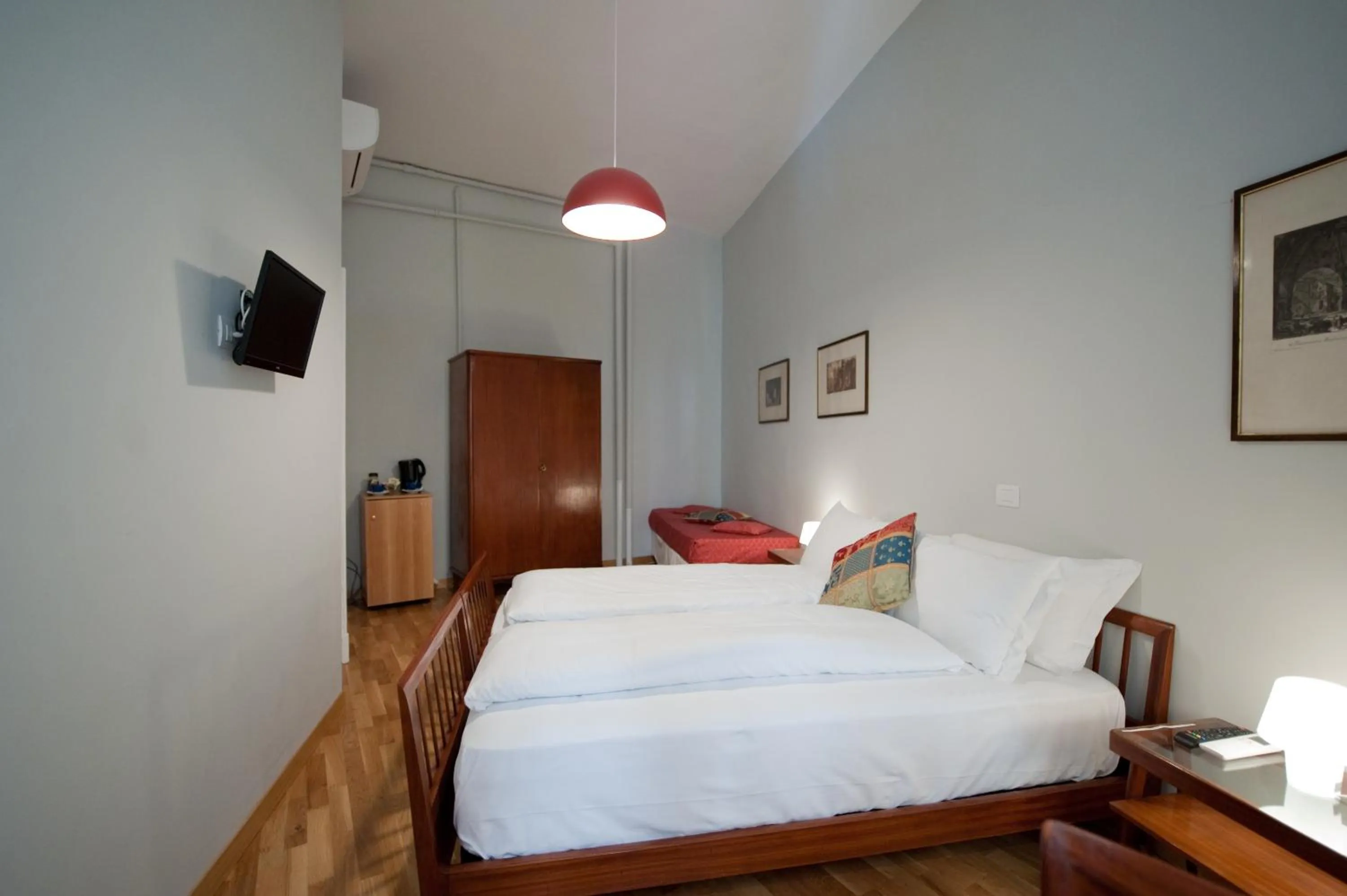 Bedroom, Bed in Cassiodoro19