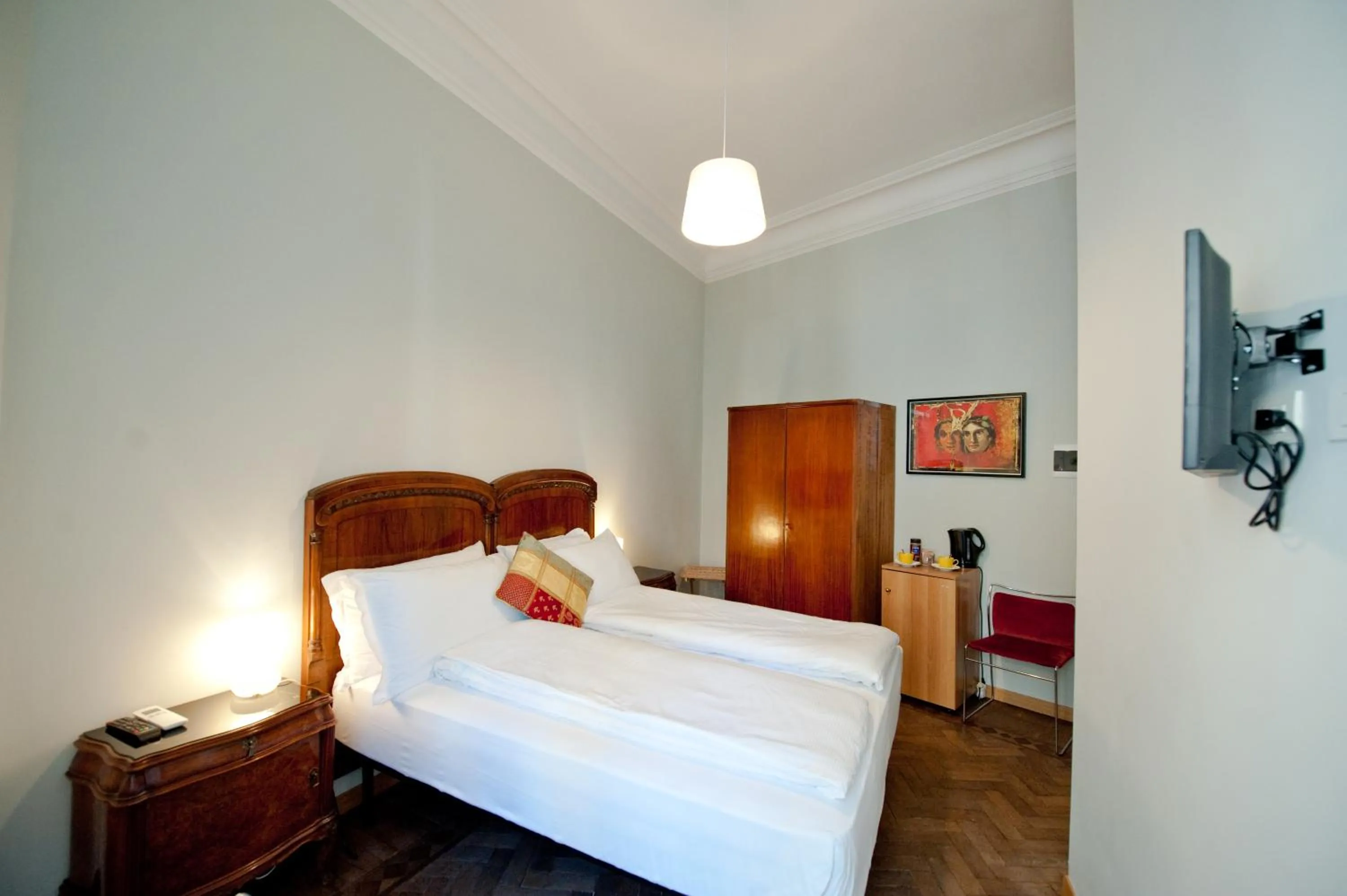 Bedroom, Bed in Cassiodoro19