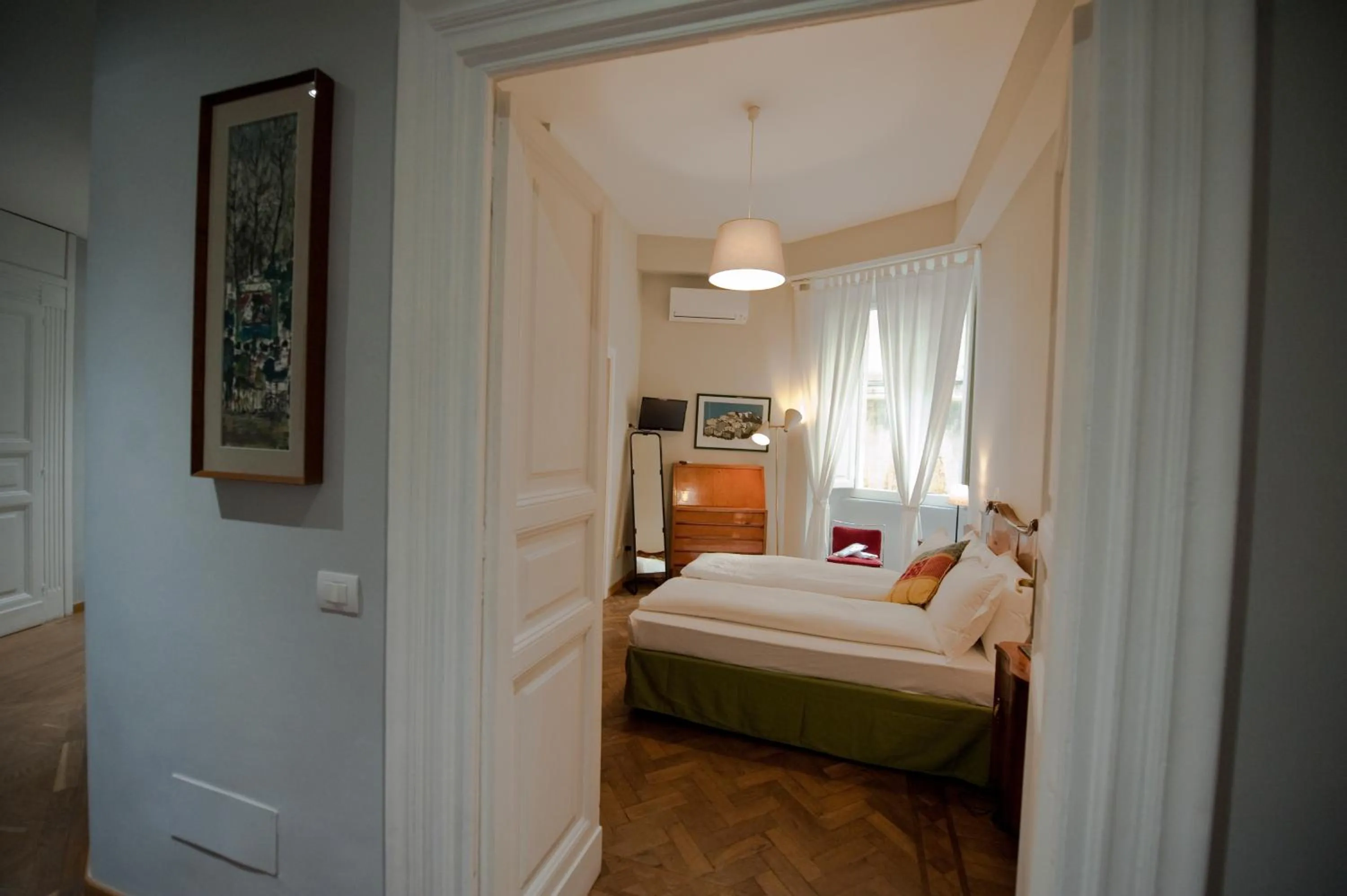 Bedroom, Bed in Cassiodoro19