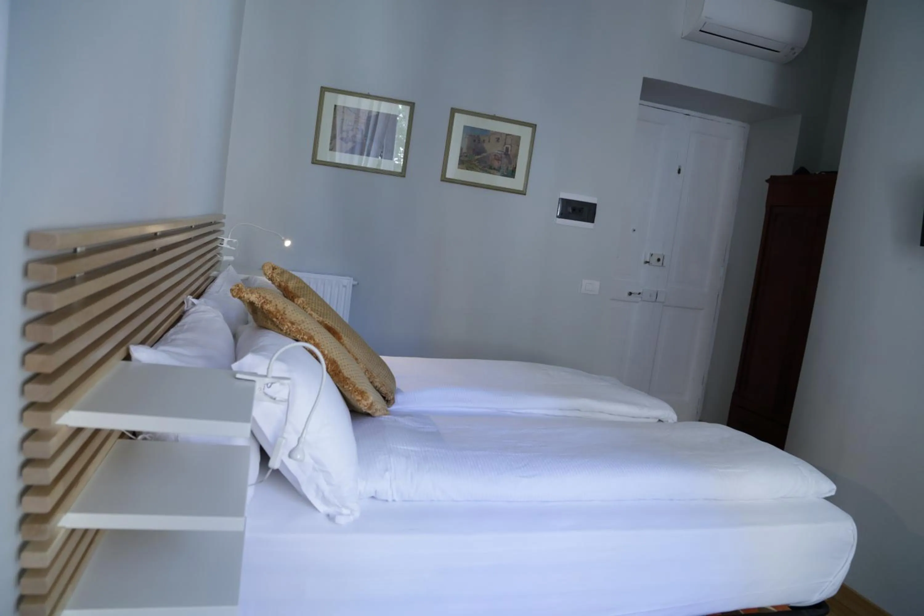 Bedroom, Bed in Cassiodoro19