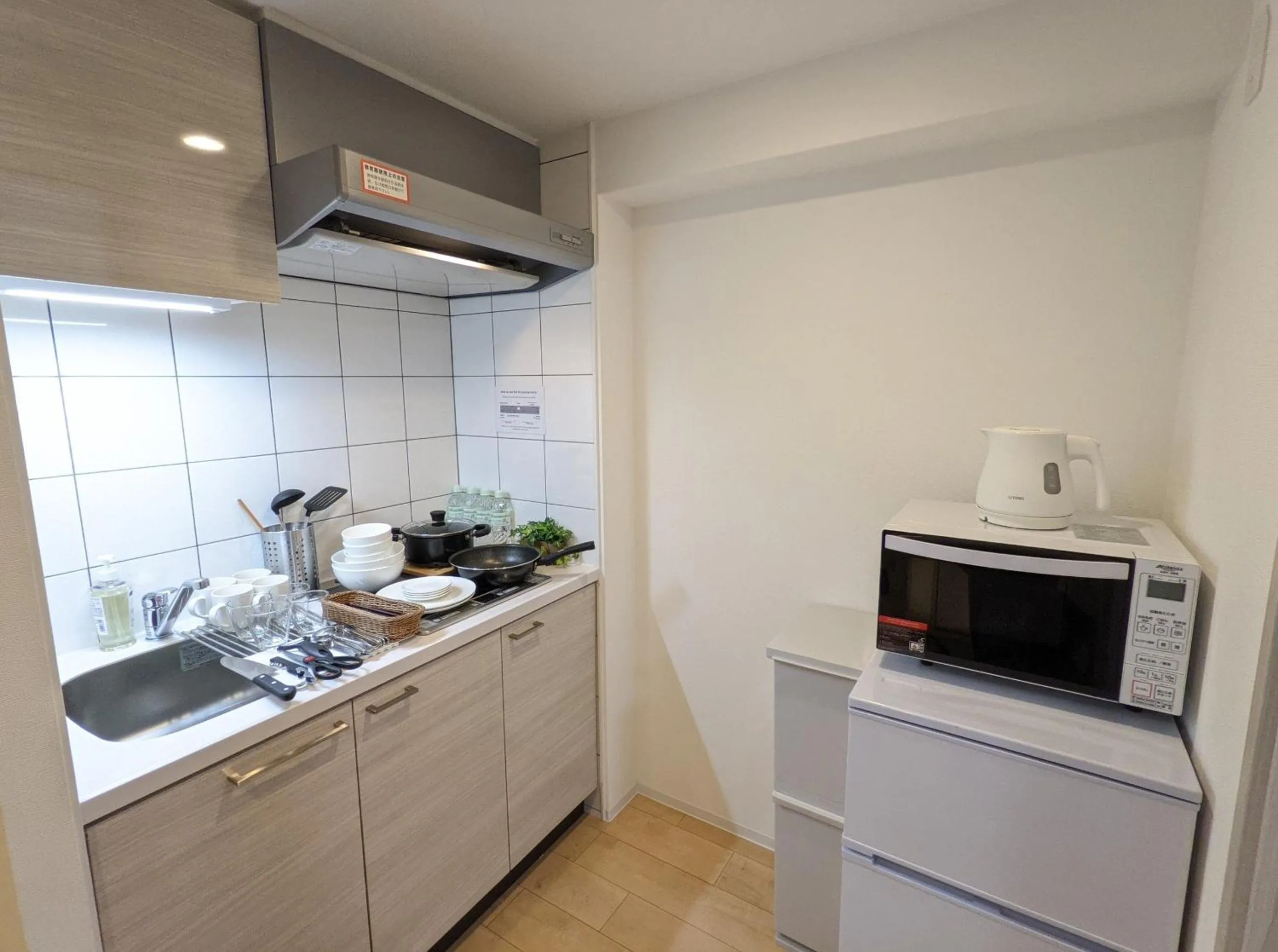 microwave in ESLEAD HOTEL Namba South Ⅱ