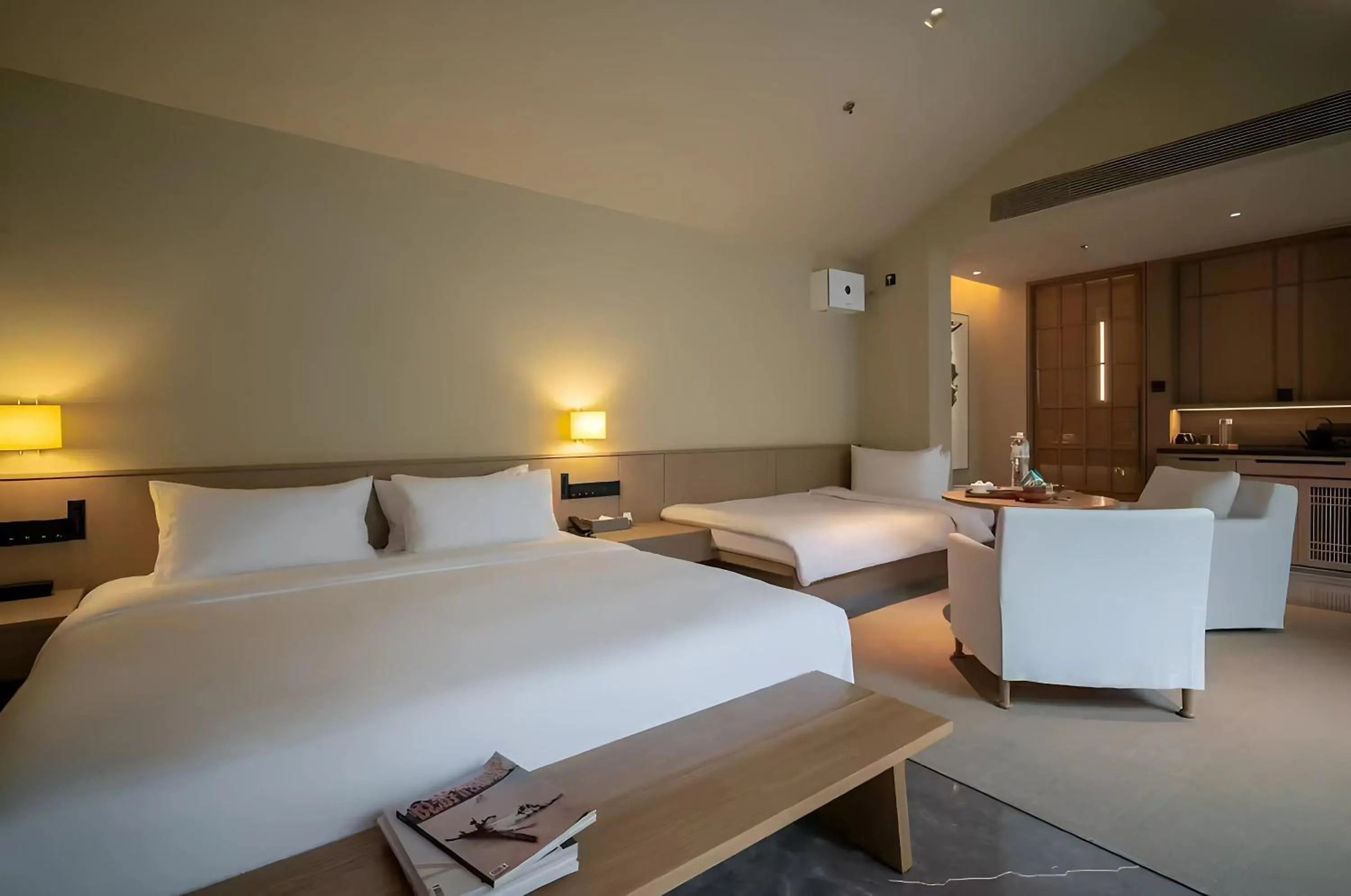 Bed in Jiangnan House Chaozhou