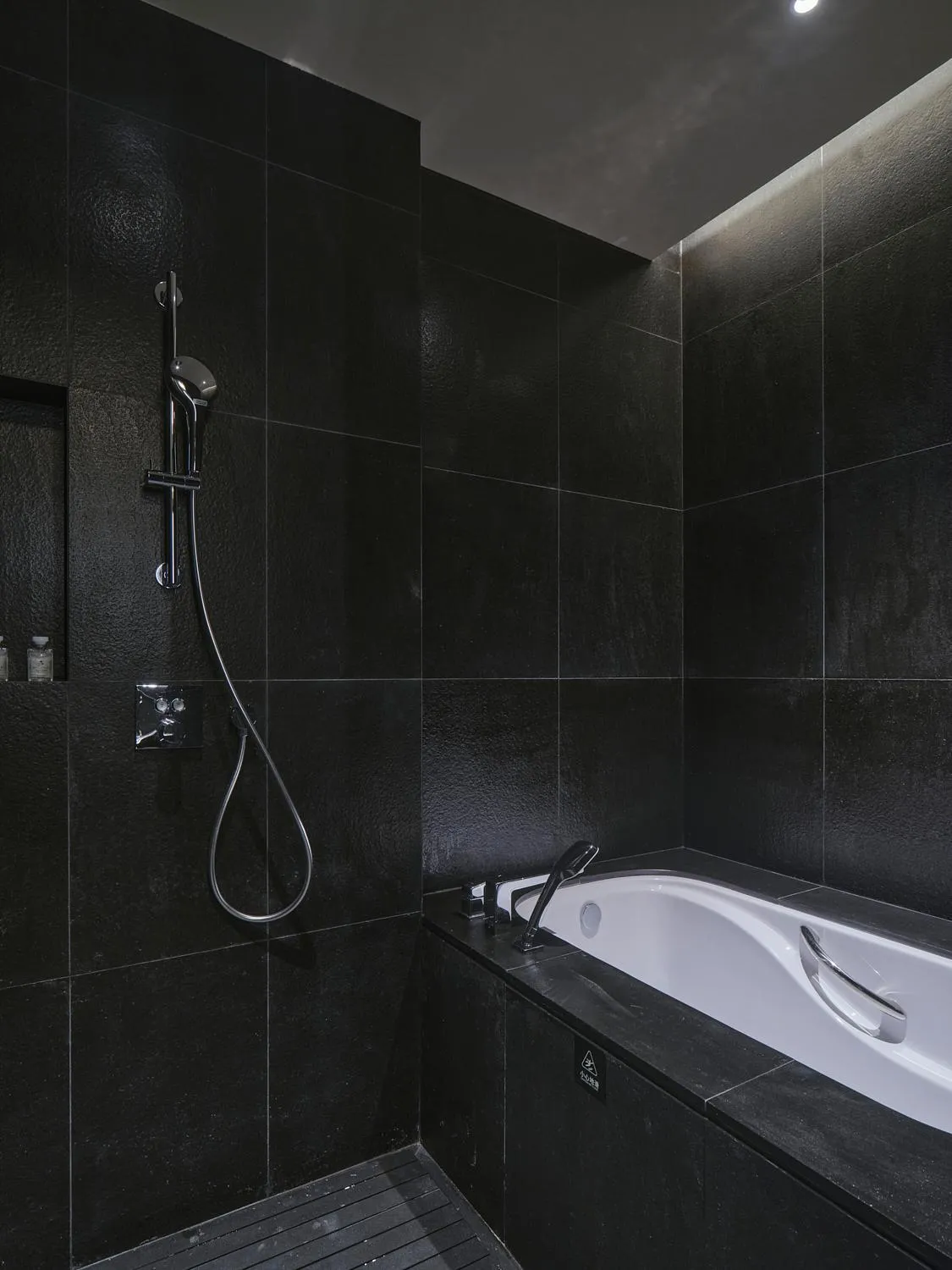 Shower in Jiangnan House Chaozhou