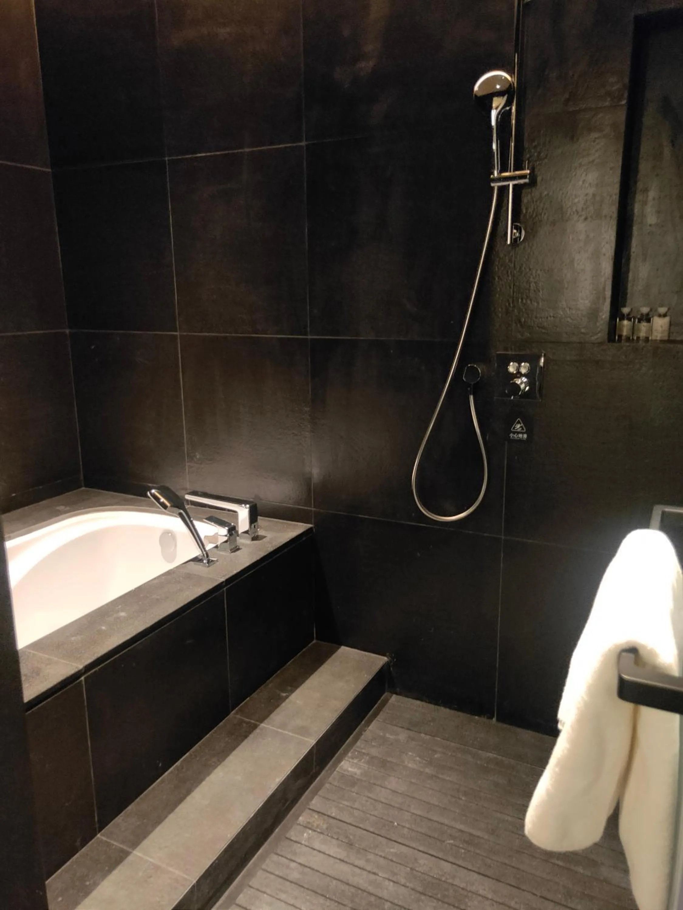 Bath in Jiangnan House Chaozhou