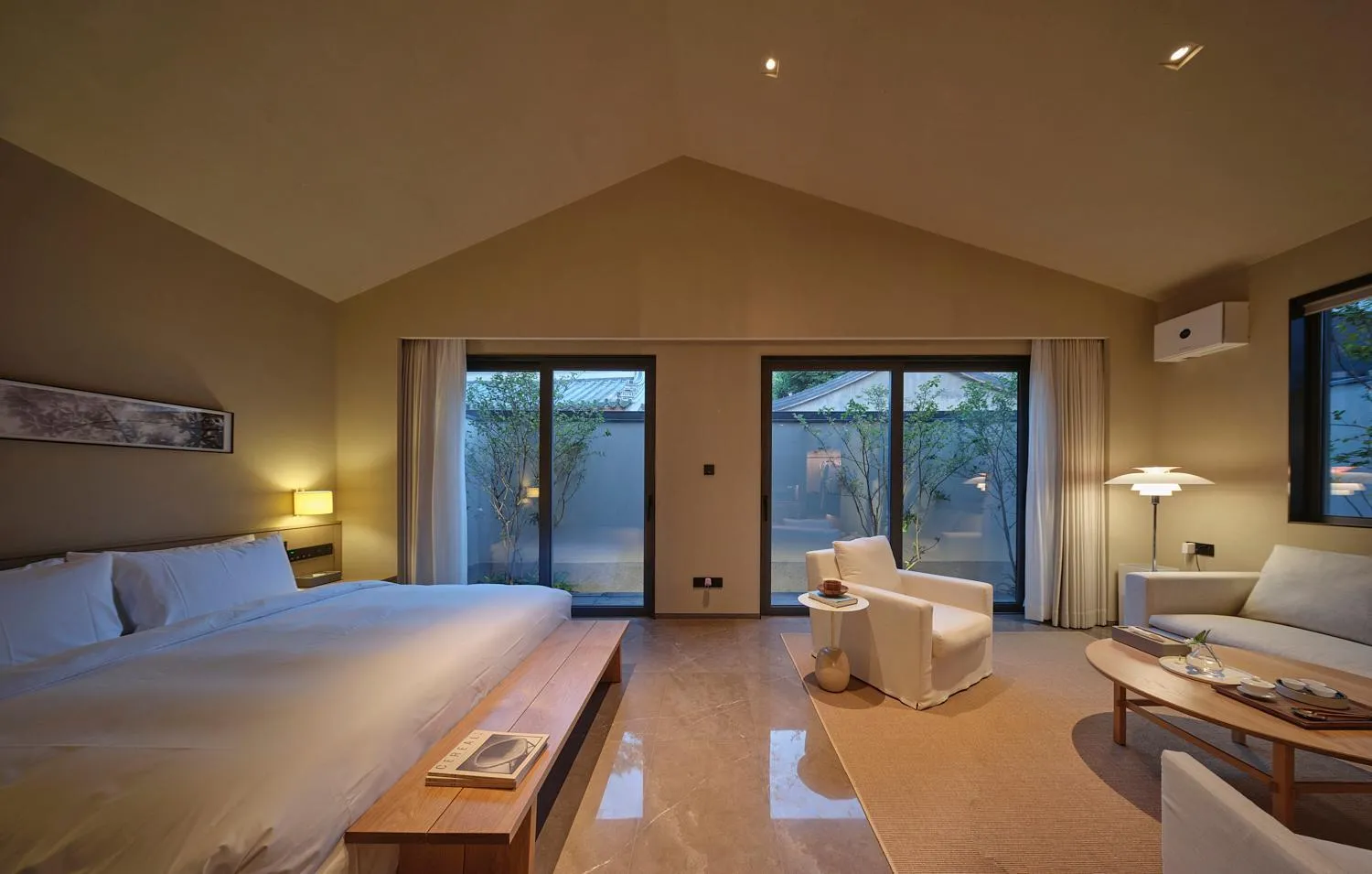 Photo of the whole room, Bed in Jiangnan House Chaozhou