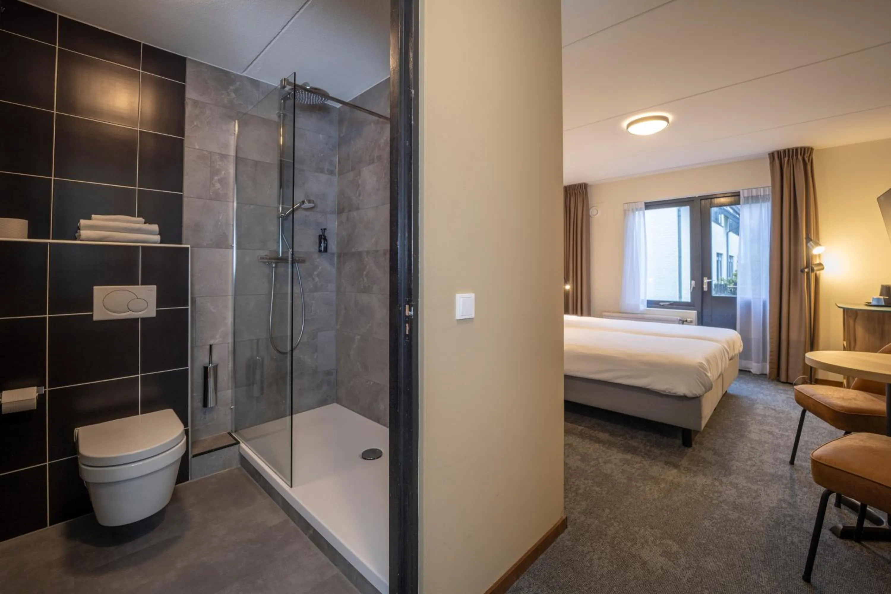 Bathroom, Bed in Fletcher Hotel-Restaurant de Witte Brug