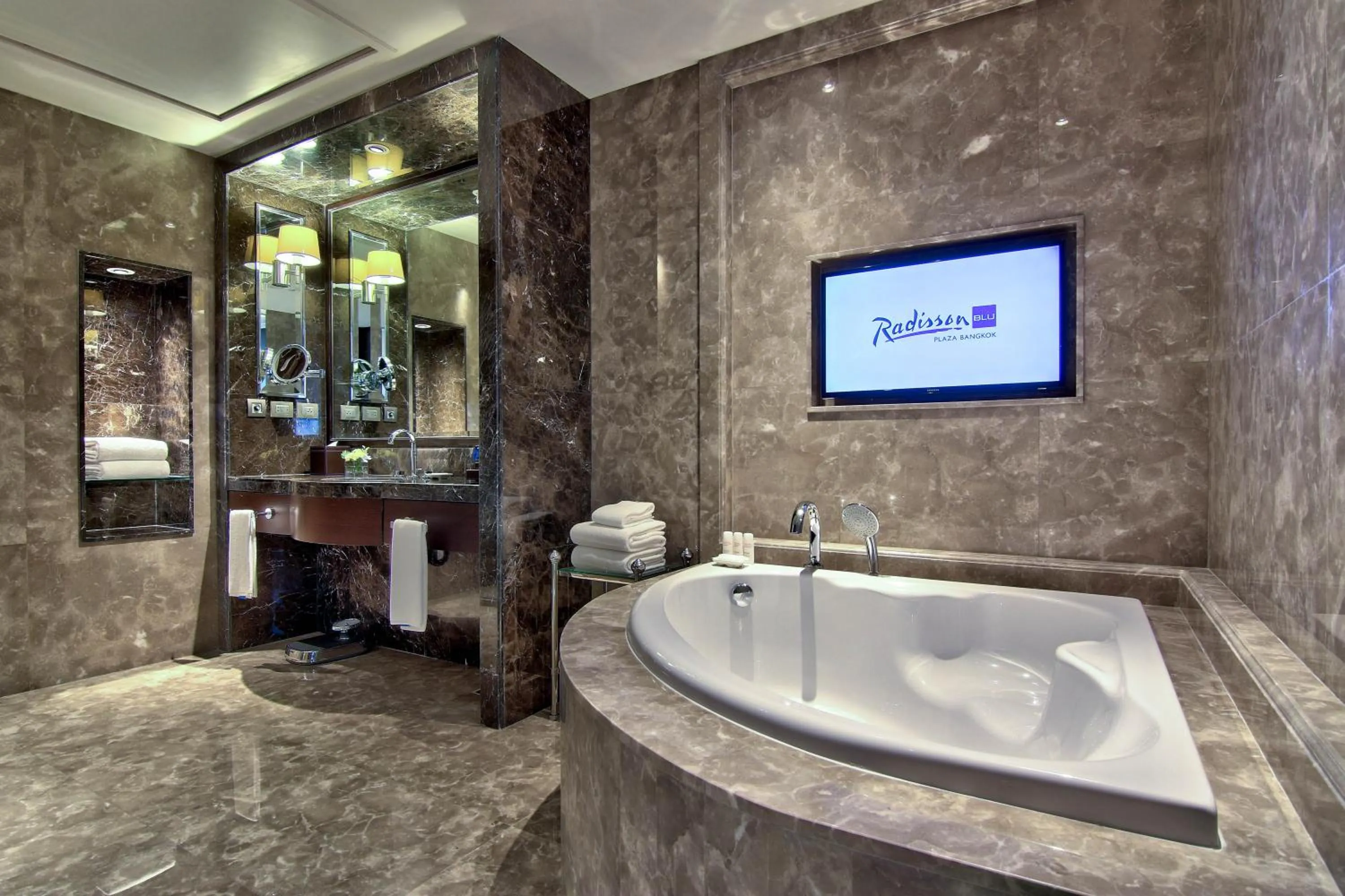 Bathroom in Radisson Blu Plaza Bangkok
