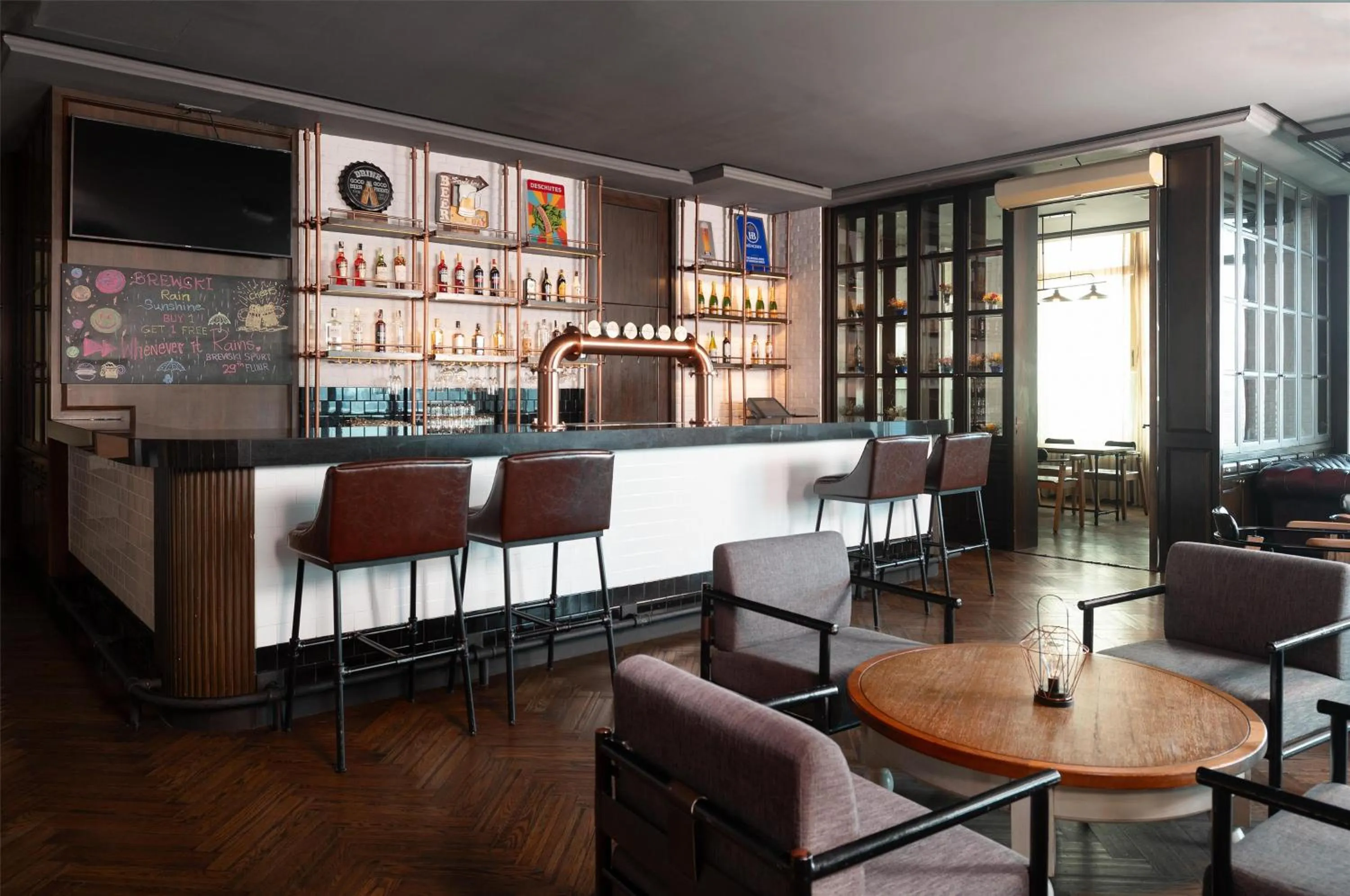 Lounge or bar in Radisson Blu Plaza Bangkok