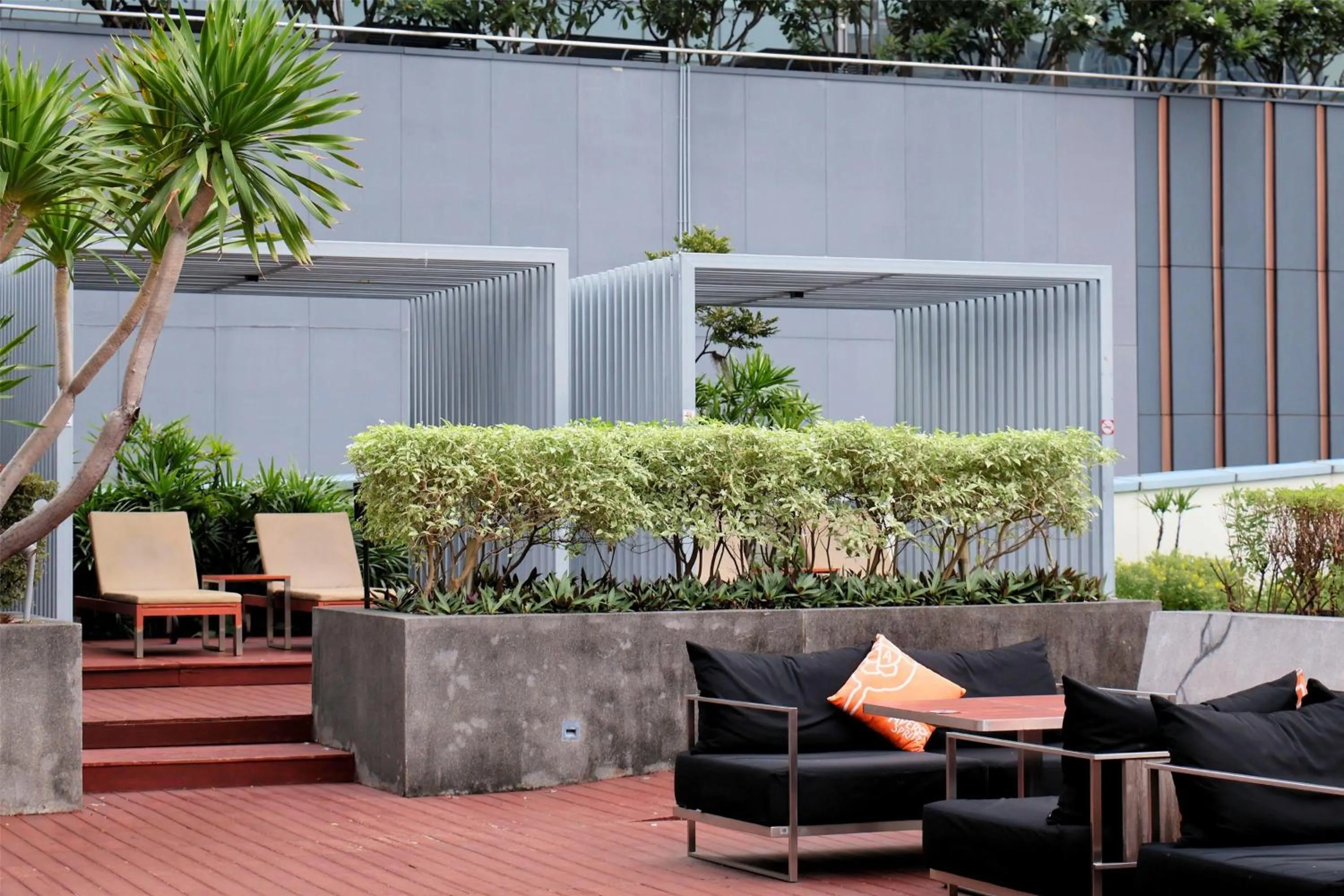 Lounge or bar in Radisson Blu Plaza Bangkok