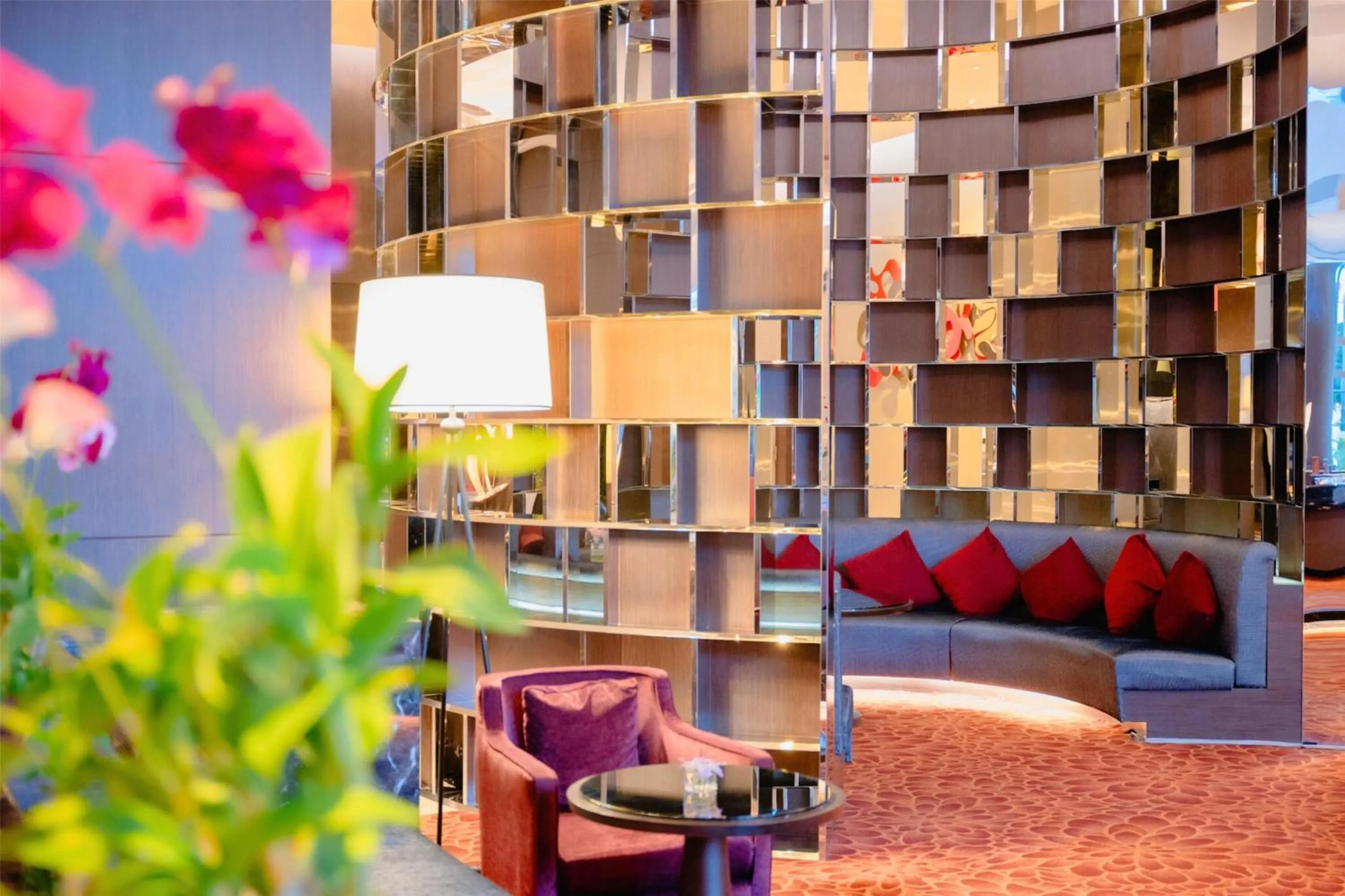 Lounge or bar in Radisson Blu Plaza Bangkok