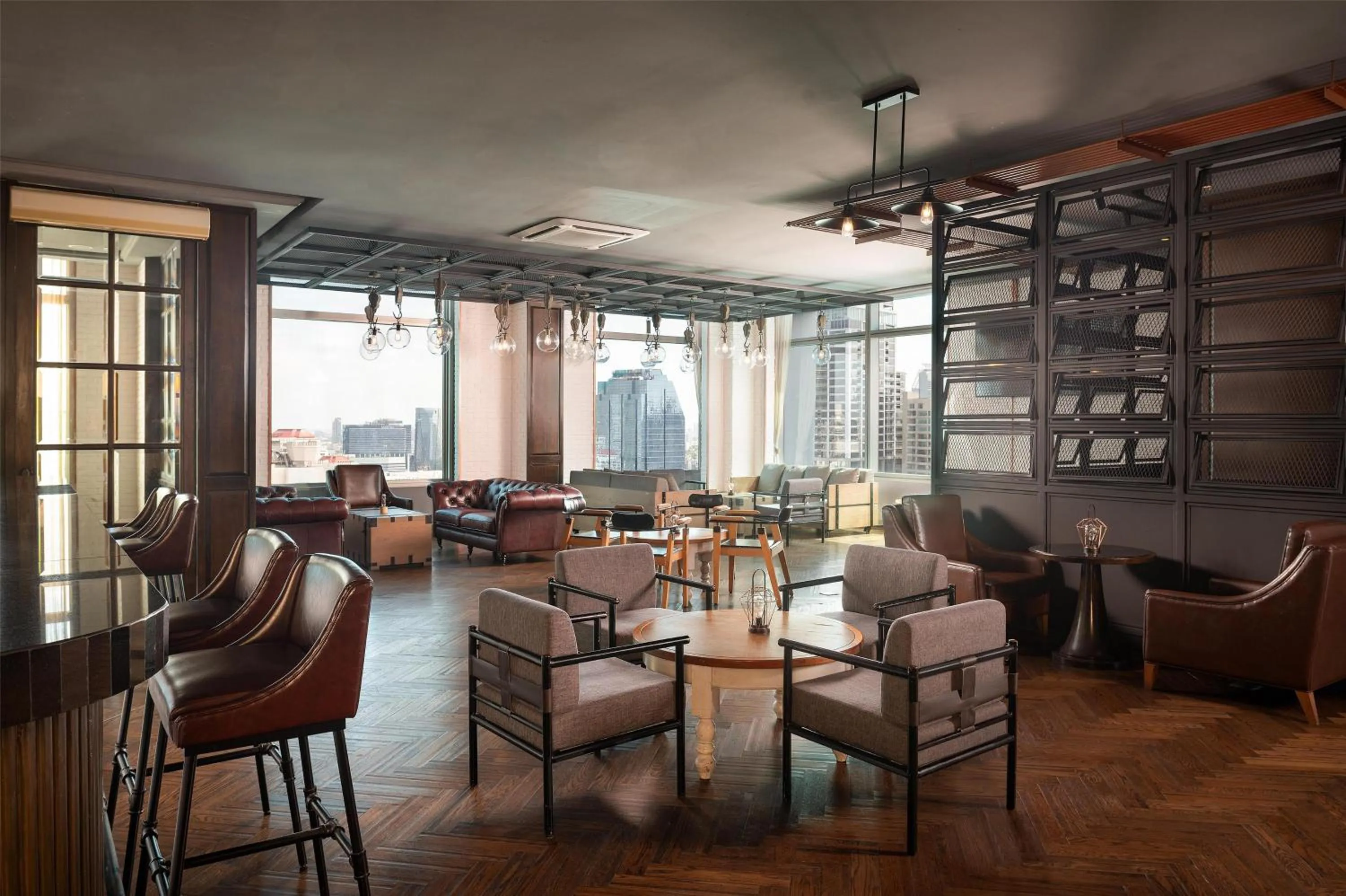 Lounge or bar in Radisson Blu Plaza Bangkok