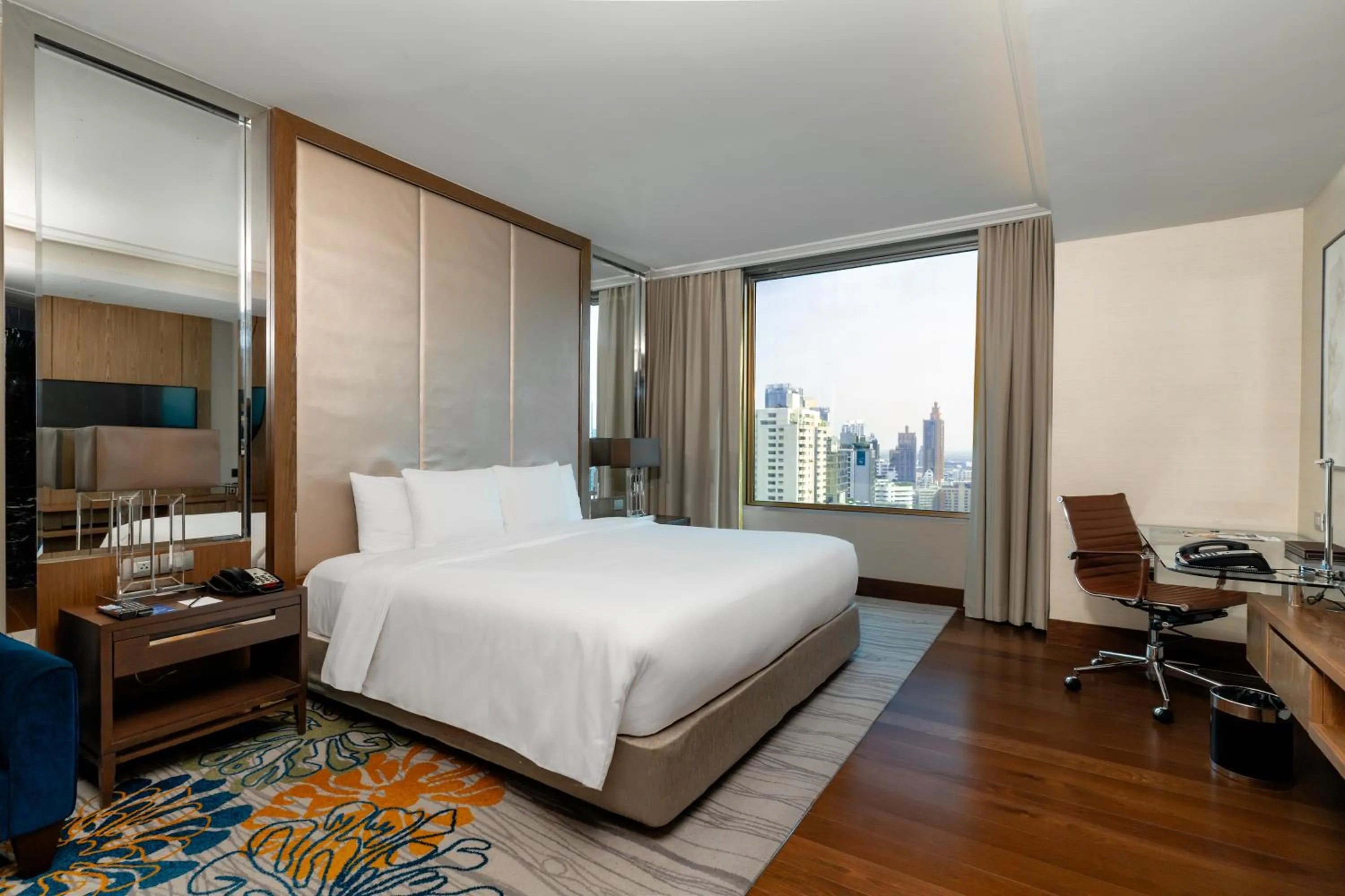 Bedroom, Bed in Radisson Blu Plaza Bangkok