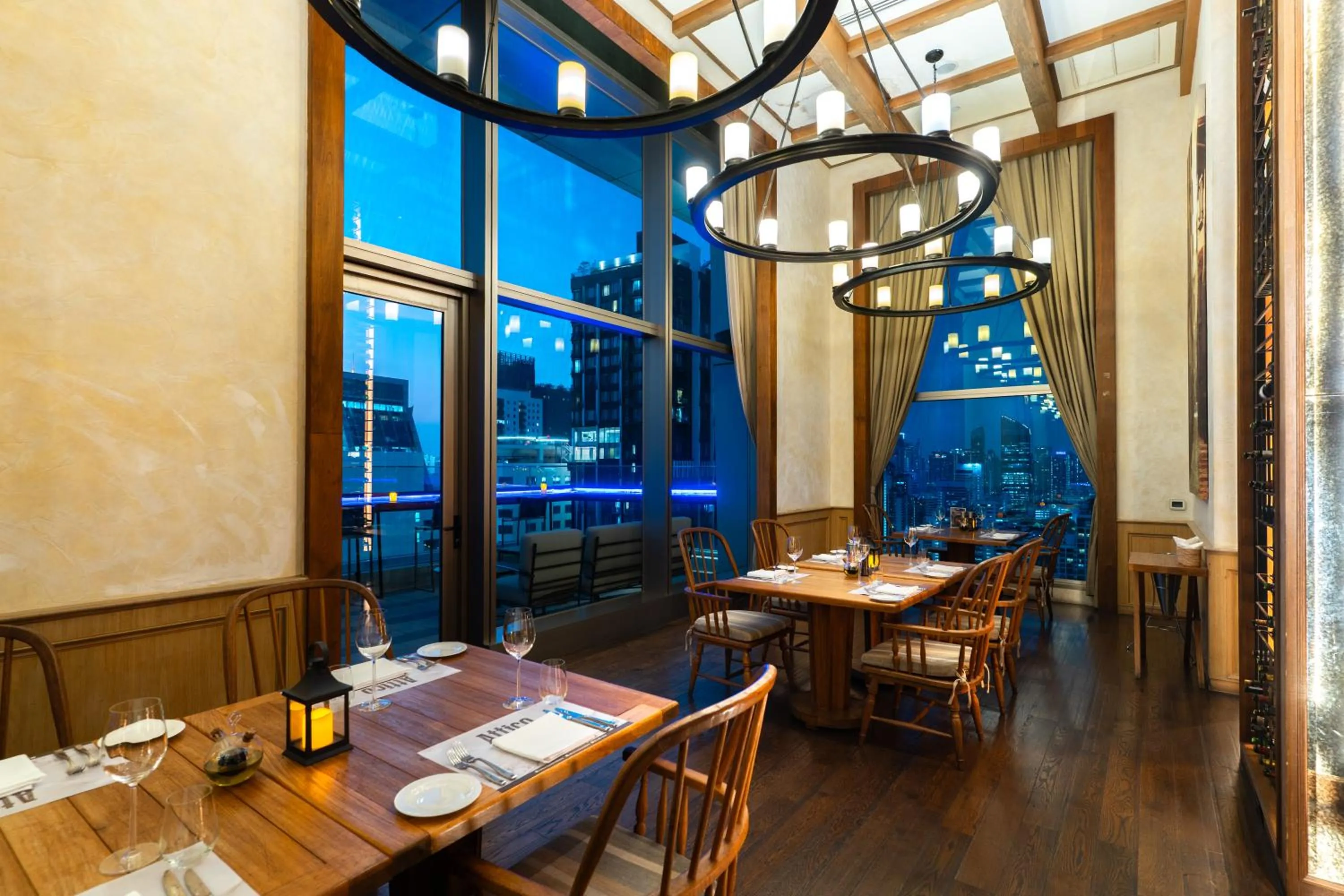 Restaurant/places to eat in Radisson Blu Plaza Bangkok