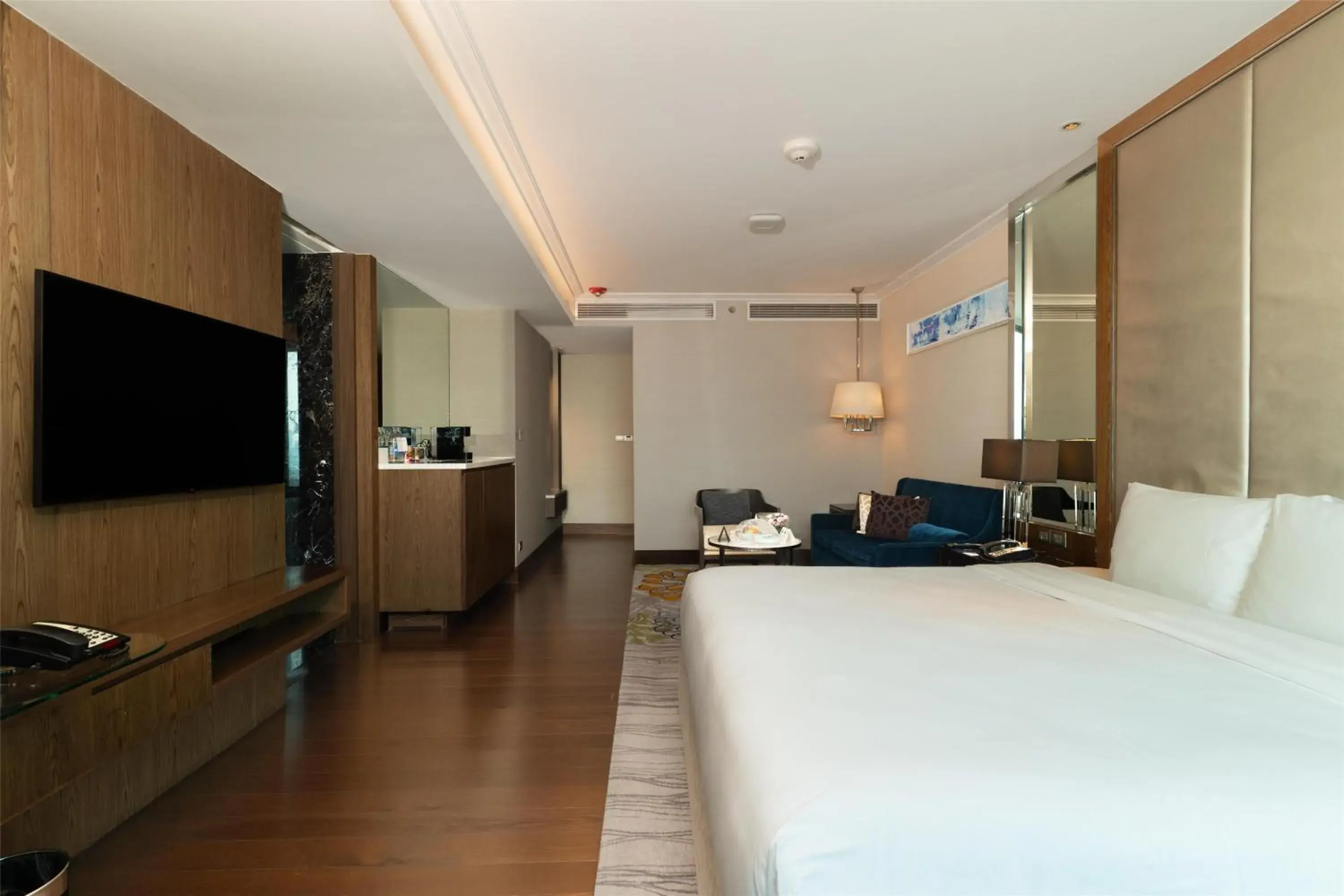 Photo of the whole room, Bed in Radisson Blu Plaza Bangkok Photo of the whole room, Bed in Radisson Blu Plaza Bangkok