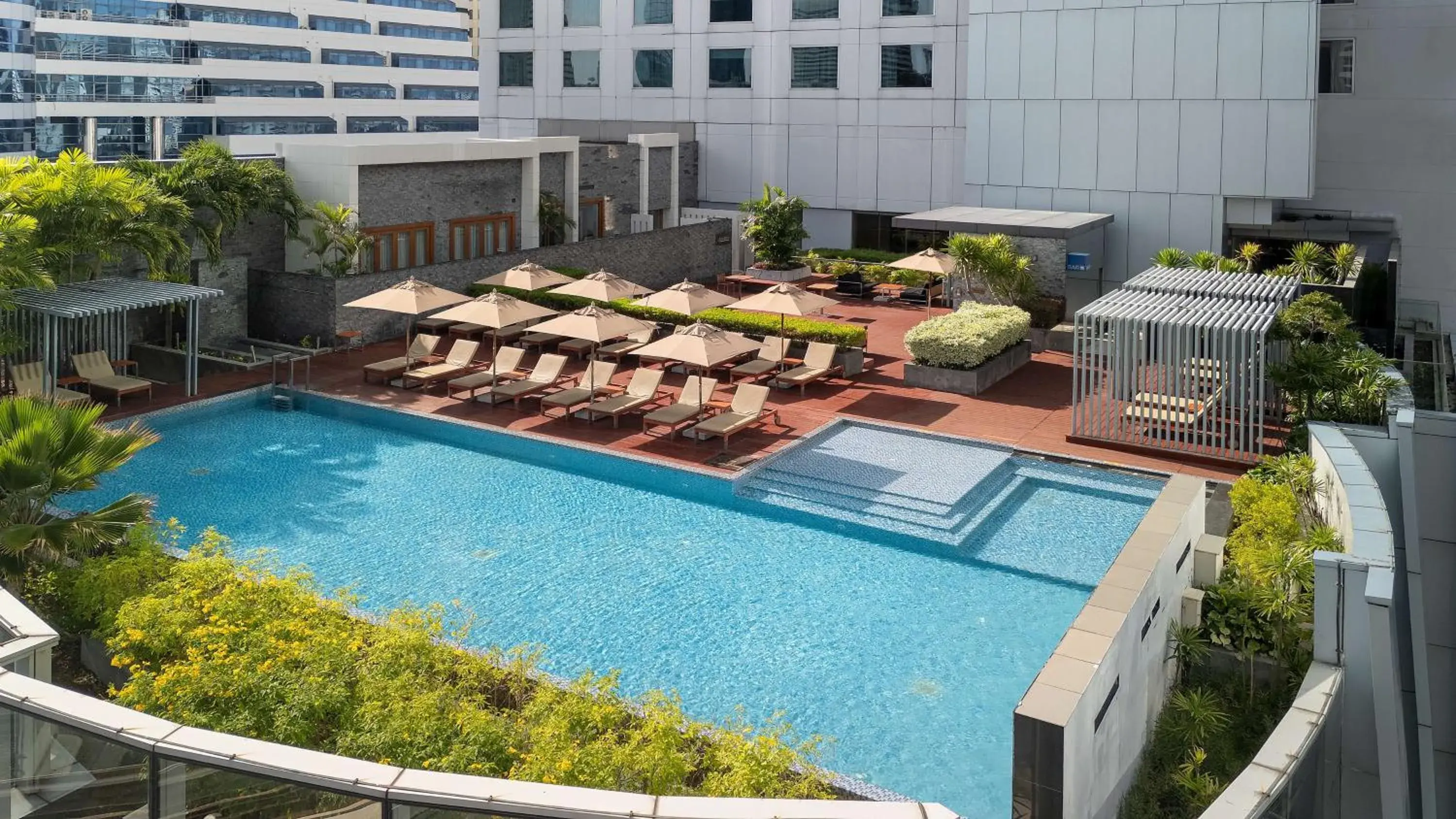 Pool view in Radisson Blu Plaza Bangkok Pool view in Radisson Blu Plaza Bangkok