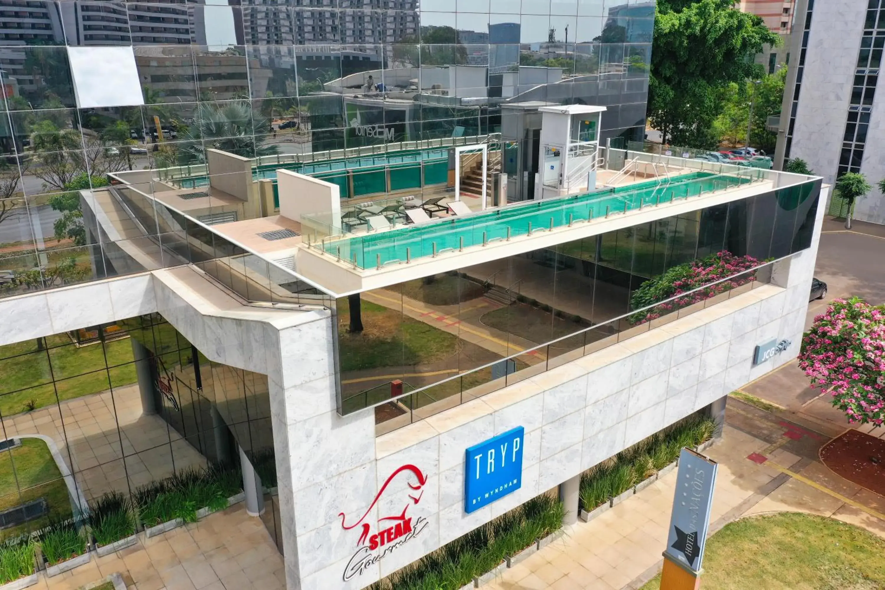 Pool view in Tryp by Wyndham Brasília Nações Pool view in Tryp by Wyndham Brasília Nações