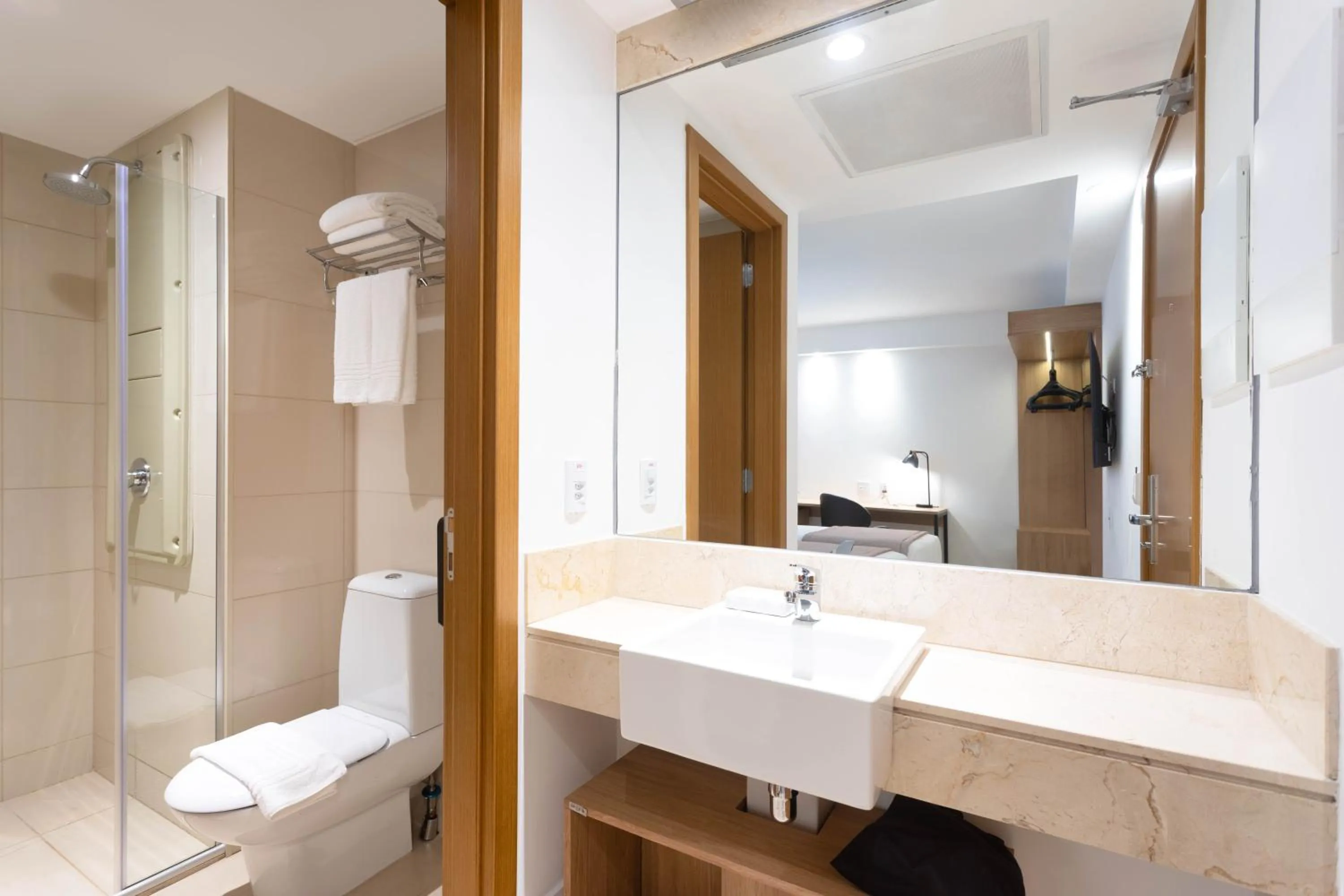 Bathroom in Tryp by Wyndham Brasília Nações