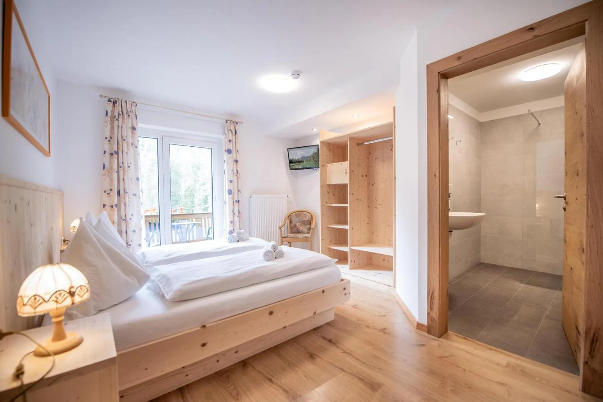 Photo of the whole room, Bed in Hotel Lago della Creta